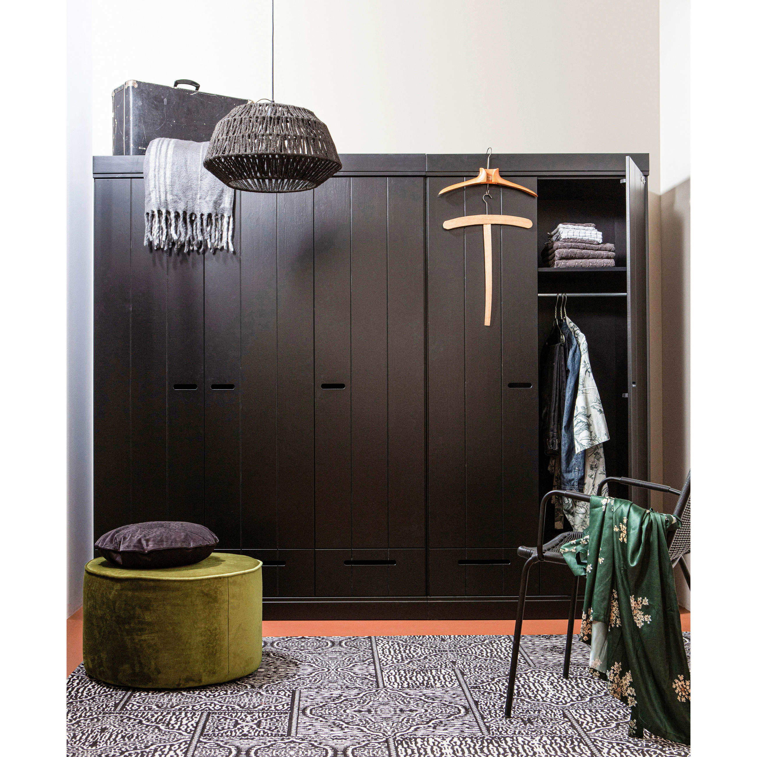 DREHTÜRENSCHRANK 140/195/53 cm 3-türig Schwarz  - Schwarz, Design, Holz (140/195/53cm) - Livetastic