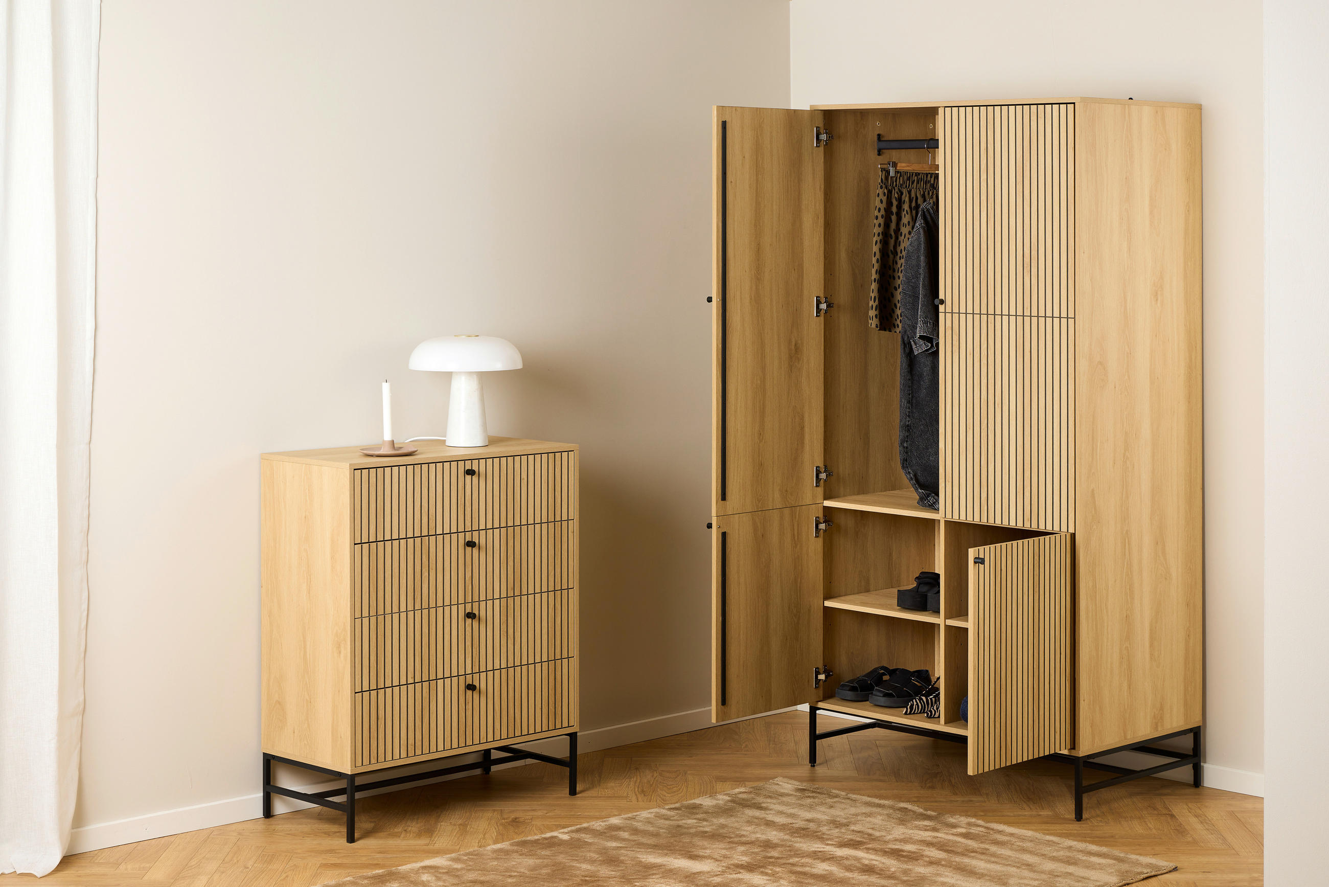 OMARA S KLASIČNIMI VRATI, furnirano hrast naravne barve, črna  - črna/naravne barve, Design, kovina/leseni material (99/200/60cm) - MID.YOU