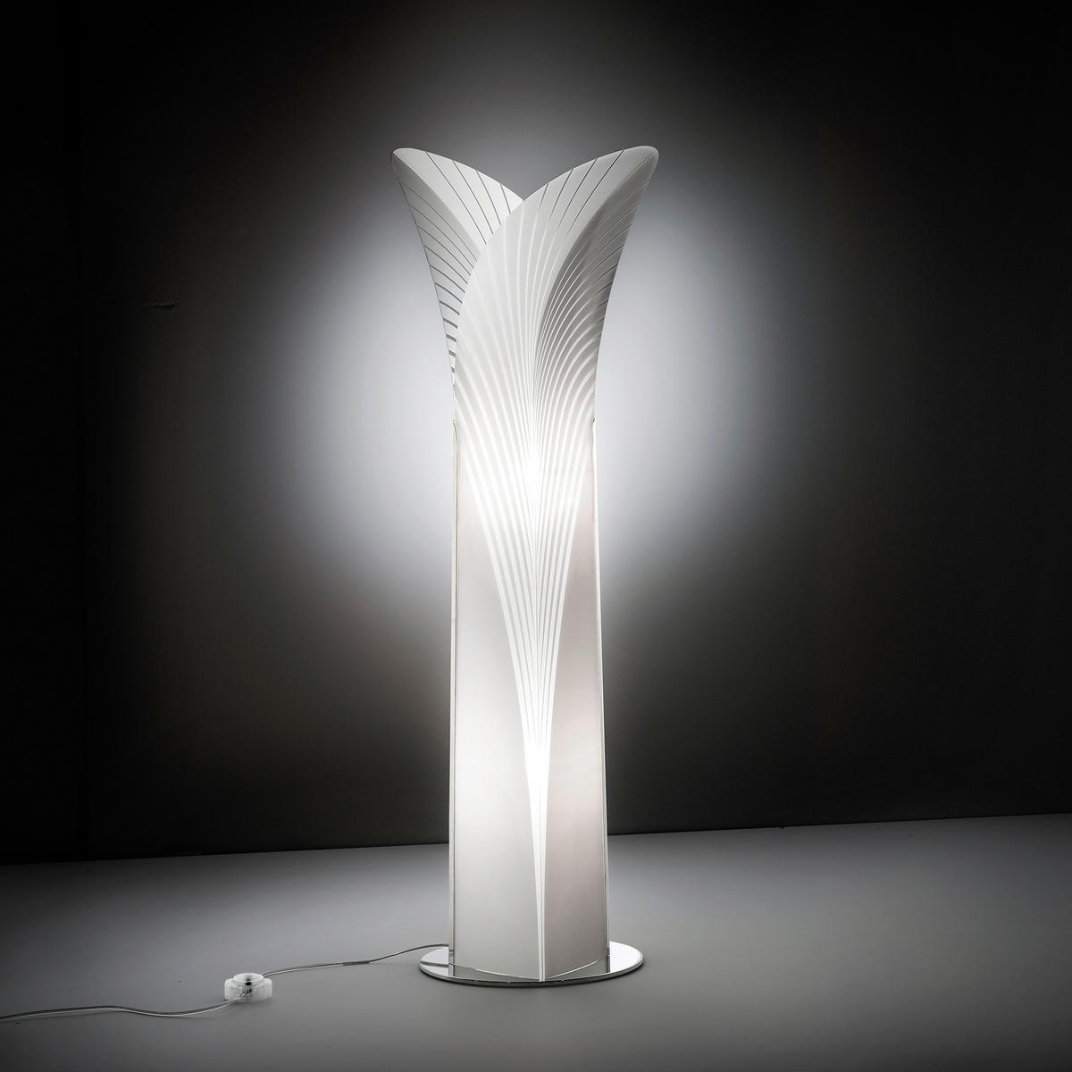 STEHLEUCHTE LAS PALMAS 37,5/40/153,5 cm  - Alufarben/Weiß, Design, Kunststoff/Metall (37,5/40/153,5cm) - Slamp