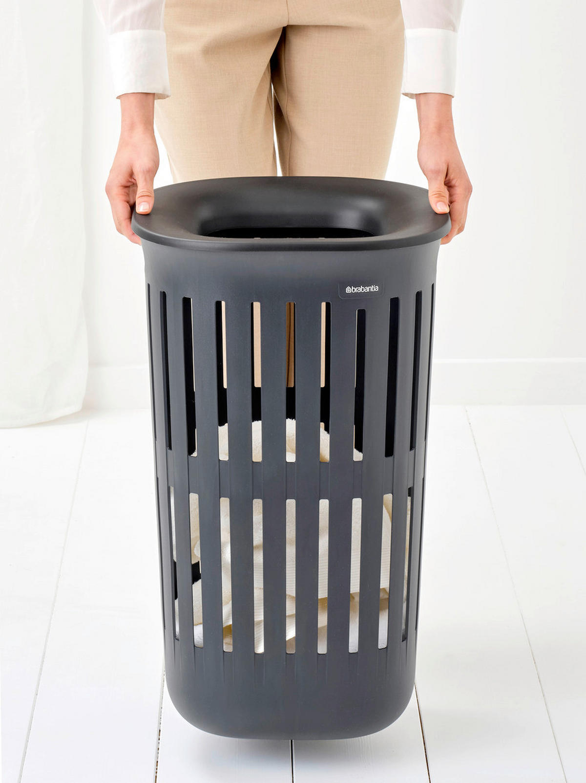 KOŠARA ZA PERILO - črna, Basics, umetna masa (38,2/38,2/64,3cm) - Brabantia