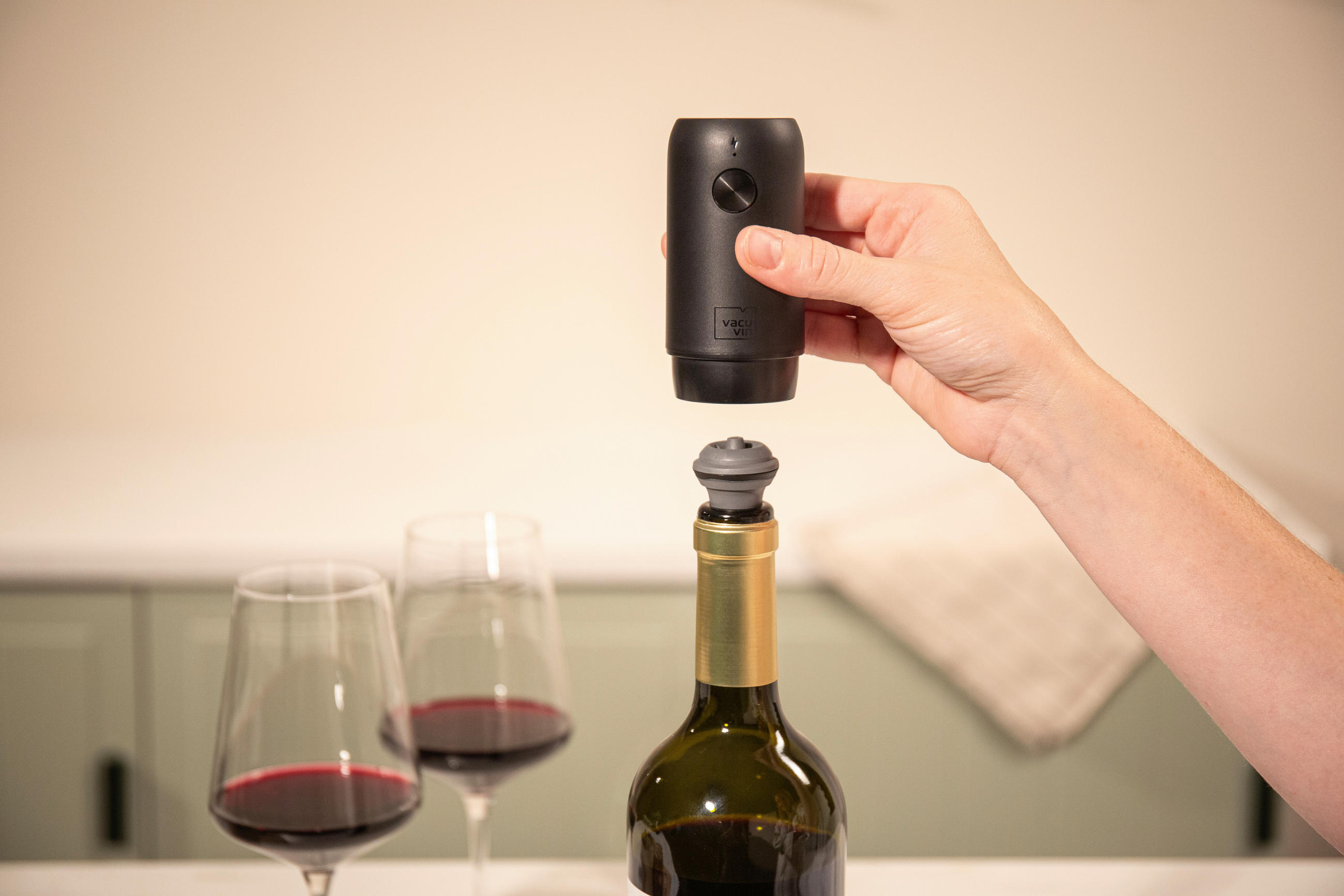 PUMPA ZA VINO    - tamno siva, Basics, metal/plastika (19.8/10.8/5.8cm) - Vacu Vin