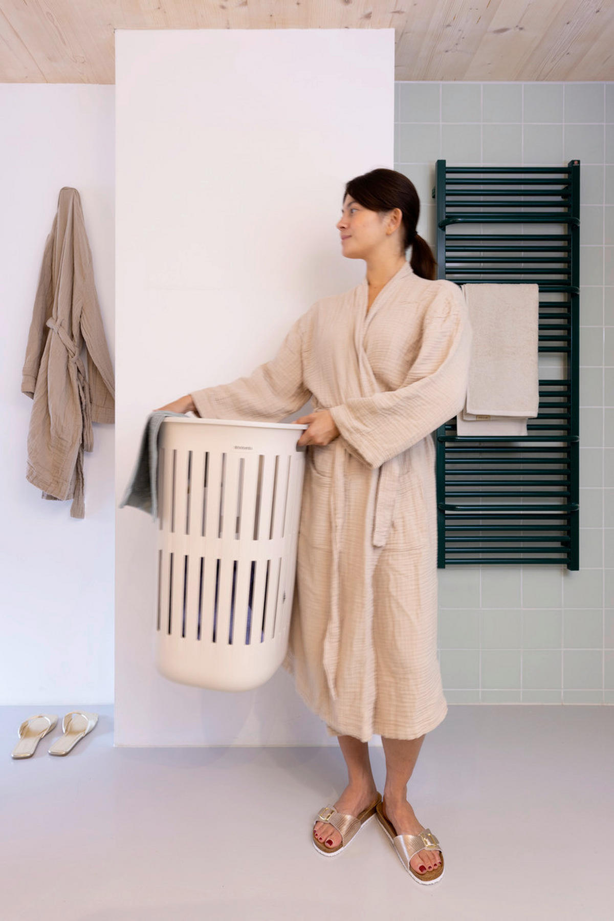 KOŠARA ZA PERILO - bež, Basics, umetna masa (38,2/38,2/64,3cm) - Brabantia