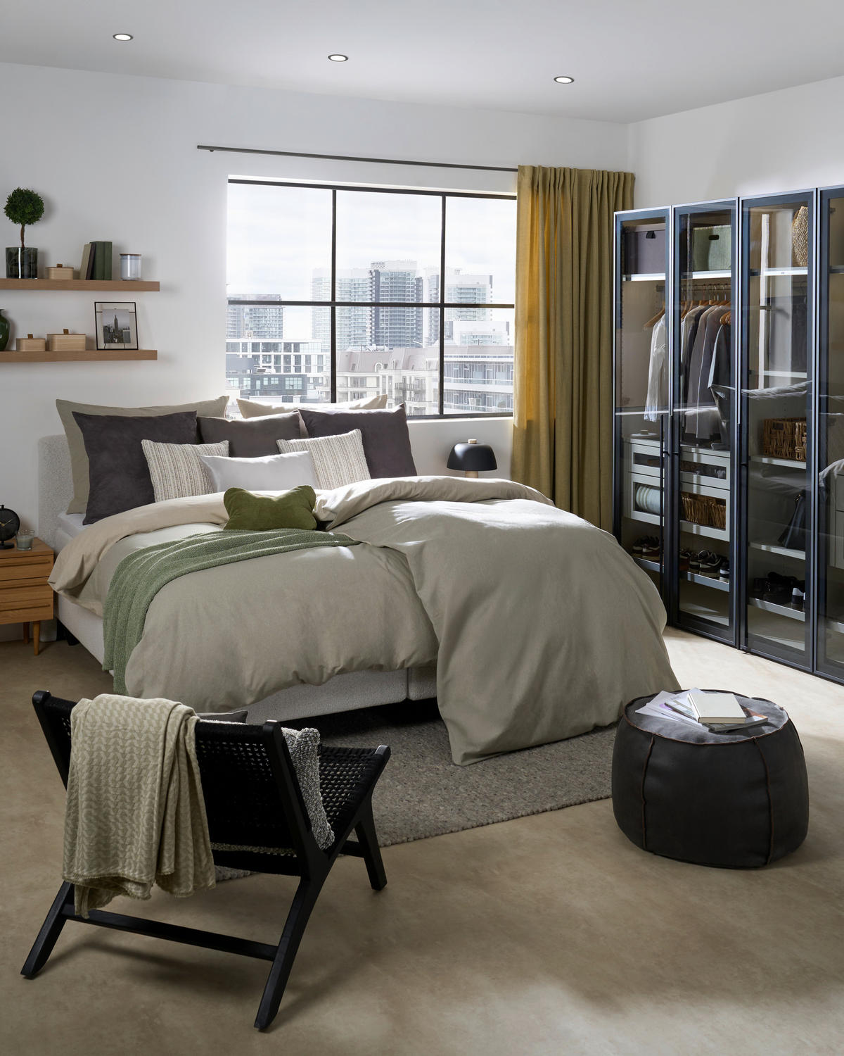 DREHTÜRENSCHRANK 253/220/59 cm,  in Schwarz, 5-türig  - Silberfarben/Schwarz, Design, Glas/Holzwerkstoff (253/220/59cm) - Jutzler