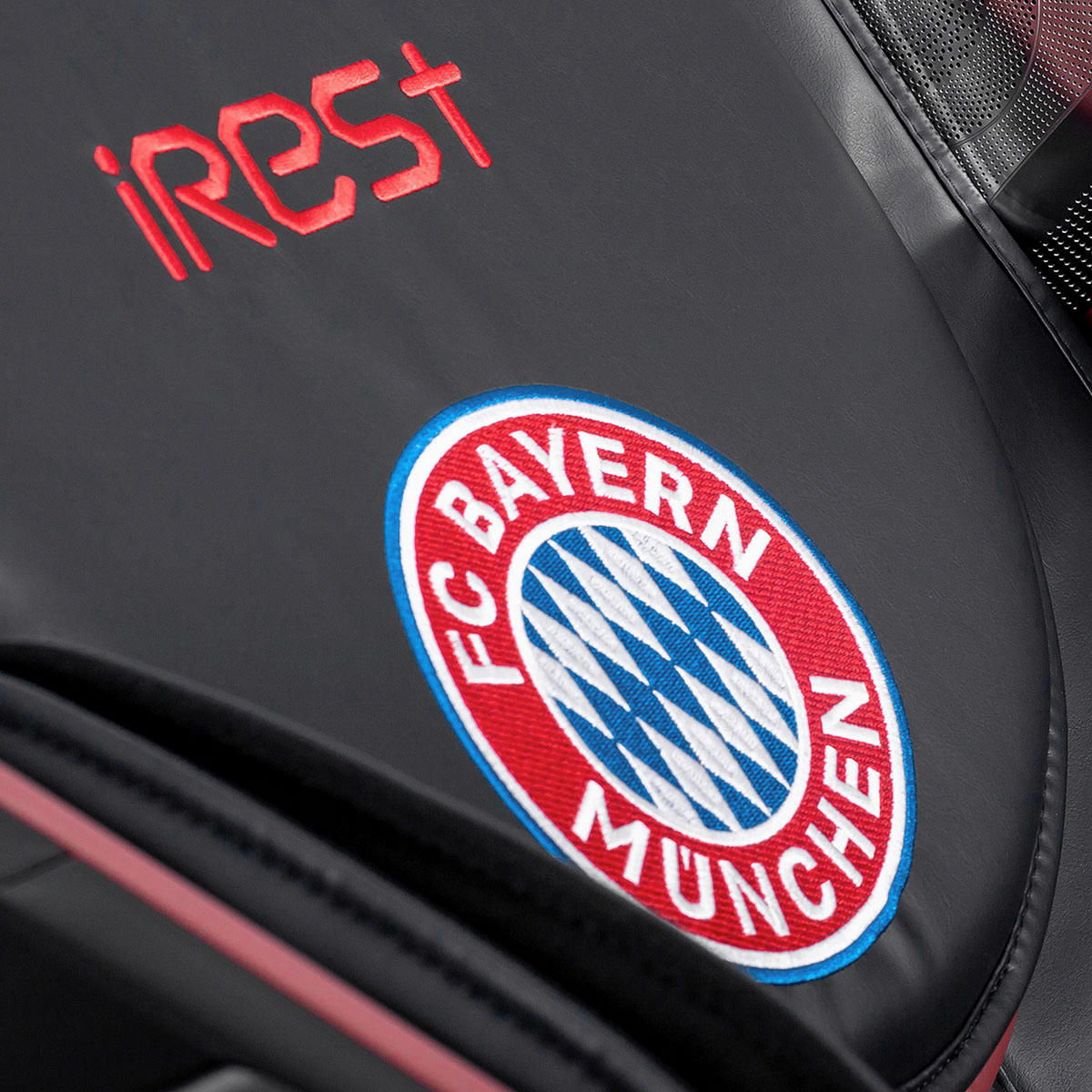 MASSAGESESSEL FC BAYERN MÜNCHEN  mit Lederlook Rot, Schwarz integrierte Lautsprecher, Relaxfunktion, Liegefunktion, Sitzheizung, Netzbetrieb, Massagefunktion, Herz-Waage-Funktion, integrierter Akku, abwischbar, ausziehbare Fußstütze, Bluetooth-Lautsprecher, Rückenlehne in S-Form  - Rot/Schwarz, KONVENTIONELL, Kunststoff/Textil (177-190/130/86cm) - Welnova