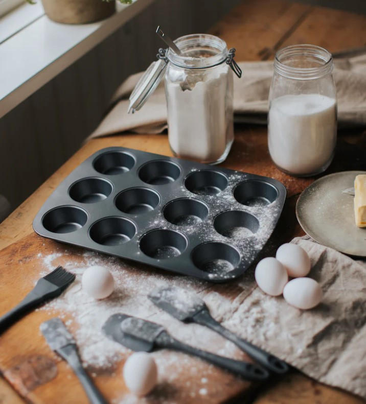 MUFFINSPLÅT - grå, Basics, metall (26,6/37cm) - Dorre