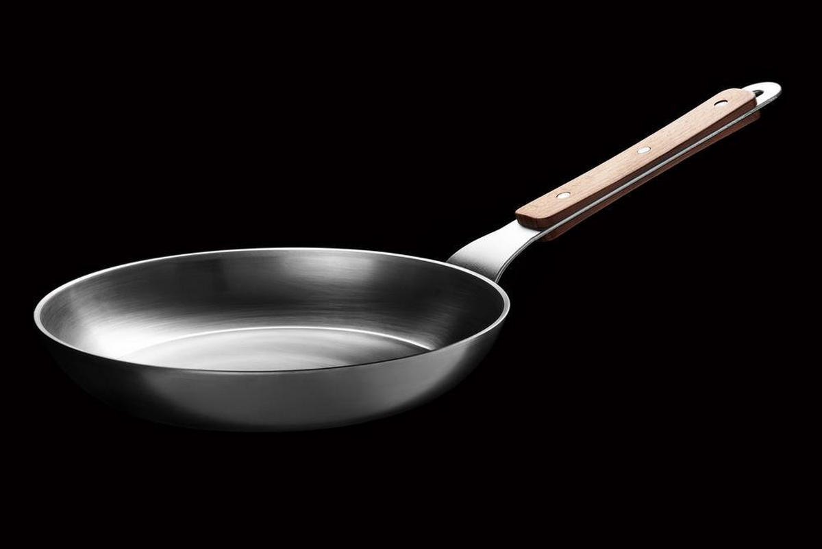 PÁNEV NA SMAŽENÍ  28 cm  - barvy stříbra, Basics, kov (28cm) - WOLL