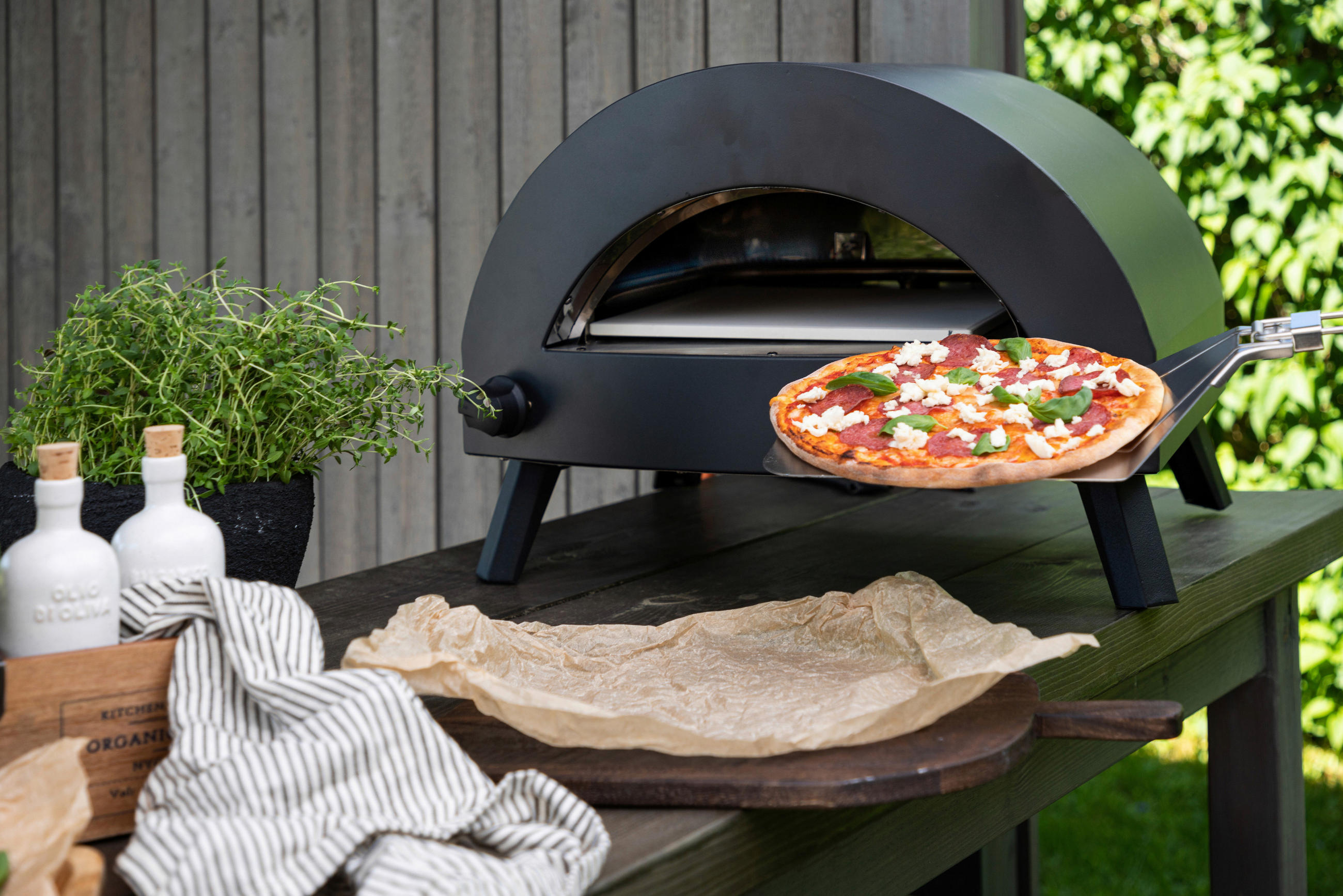 PIZZAUGN - svart, Klassisk, metall (54,5/40/52cm) - Gardenson
