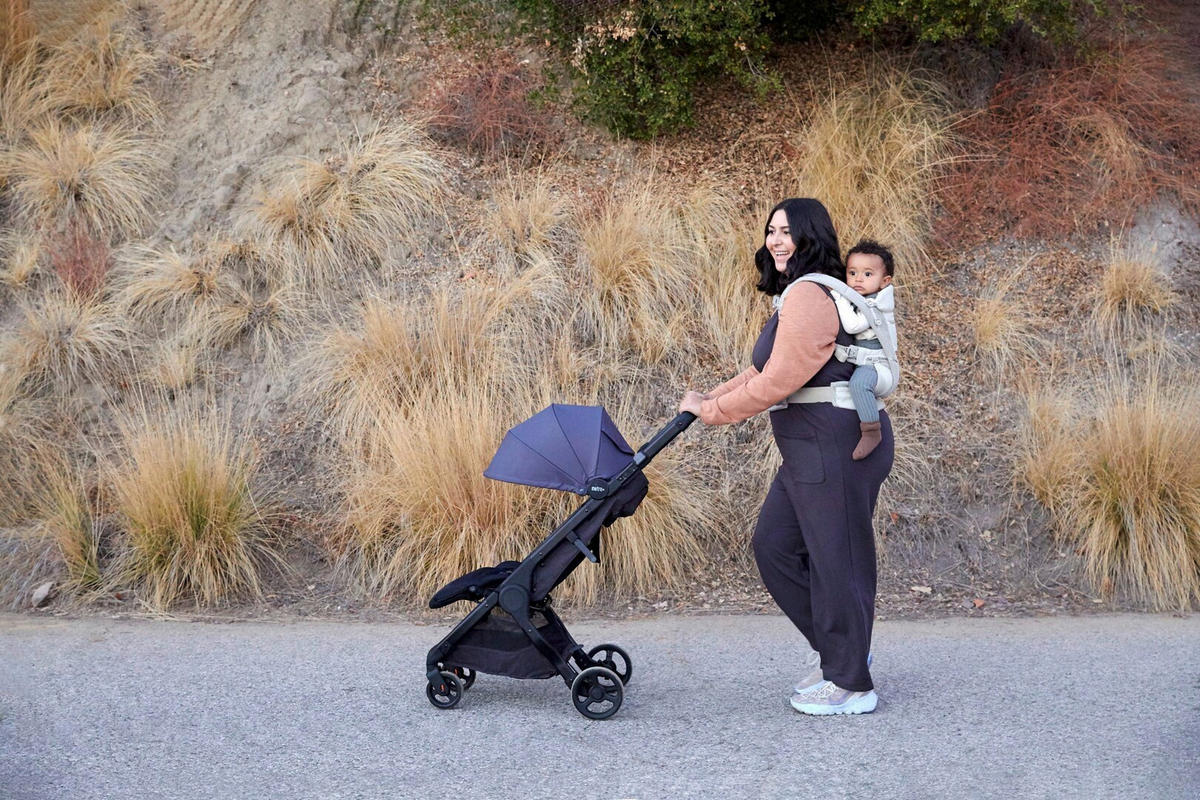 KENGUR NOSILJKA  Omni Breeze  - svetlosiva, Osnovno, tekstil (0,7kg) - Ergo Baby