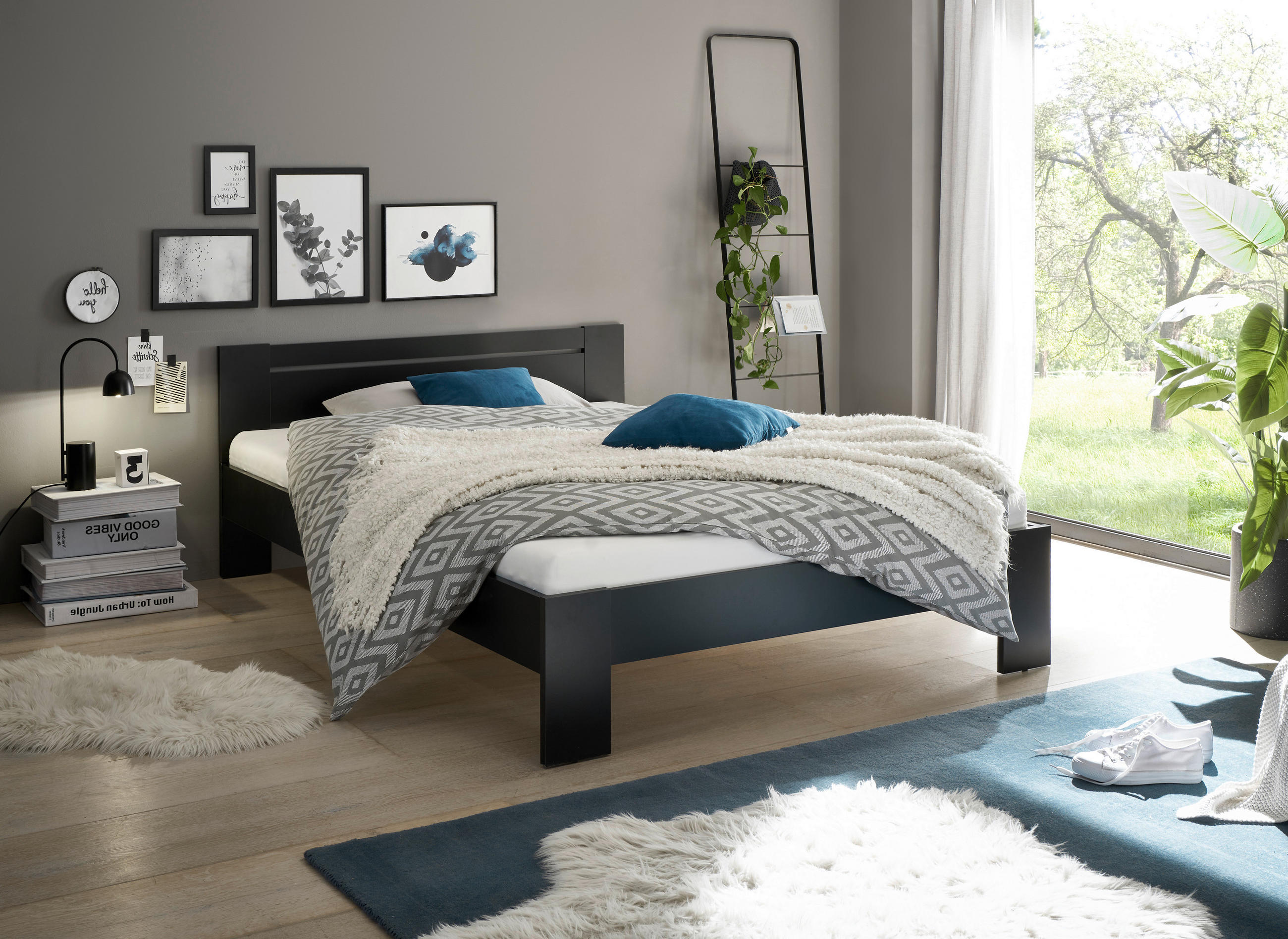 BETT 140/200 cm  in Schwarz  - Schwarz, KONVENTIONELL, Holzwerkstoff (140/200cm) - Carryhome