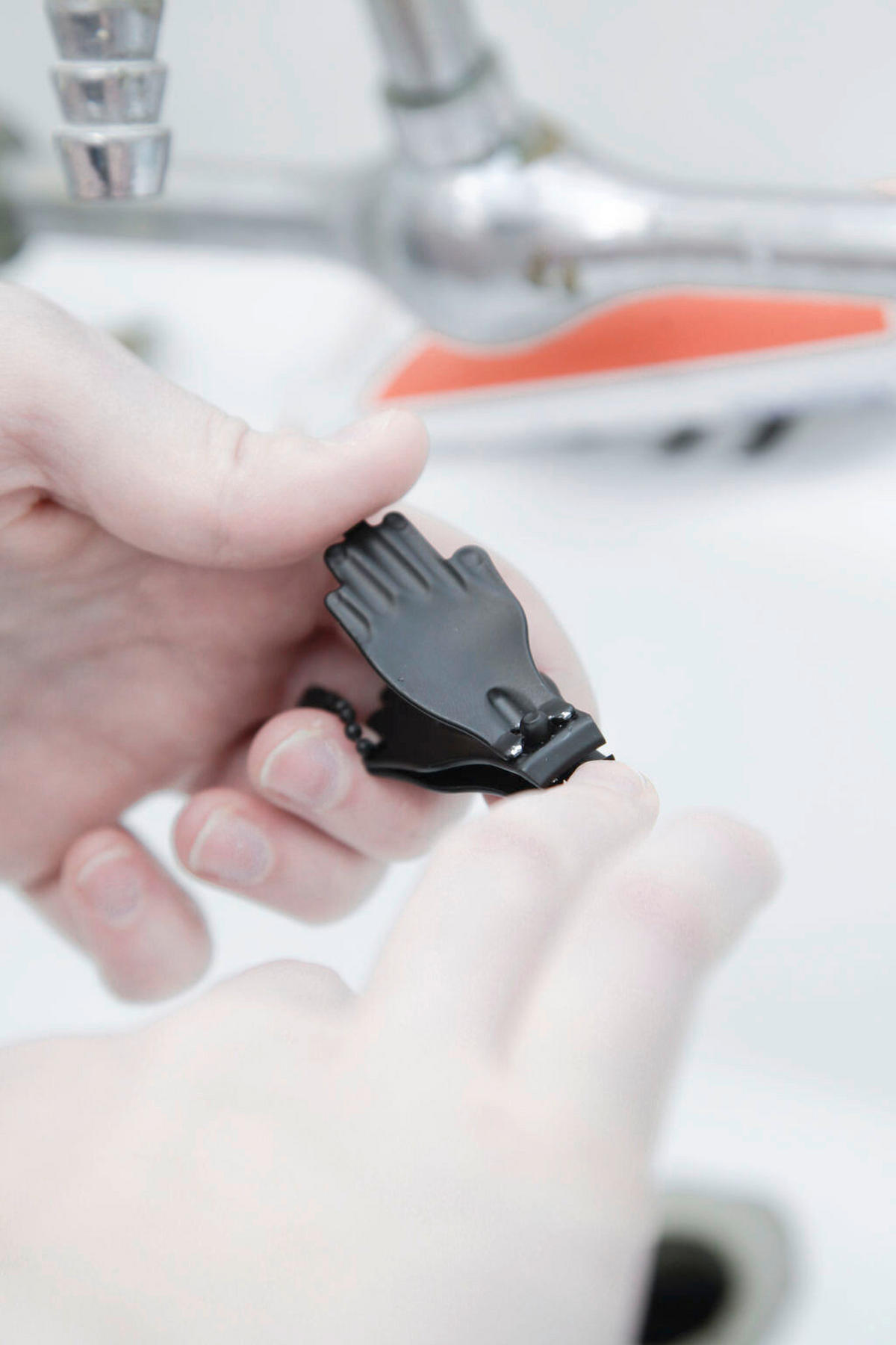 KLIEŠTE NA NECHTY - čierna, Basics, kov (1/9/9cm) - Kikkerland