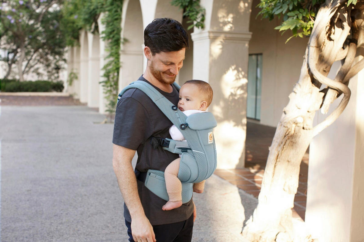 KENGUR NOSILJKA  Omni Breeze  - svetloplava, Osnovno, tekstil (0,7kg) - Ergo Baby