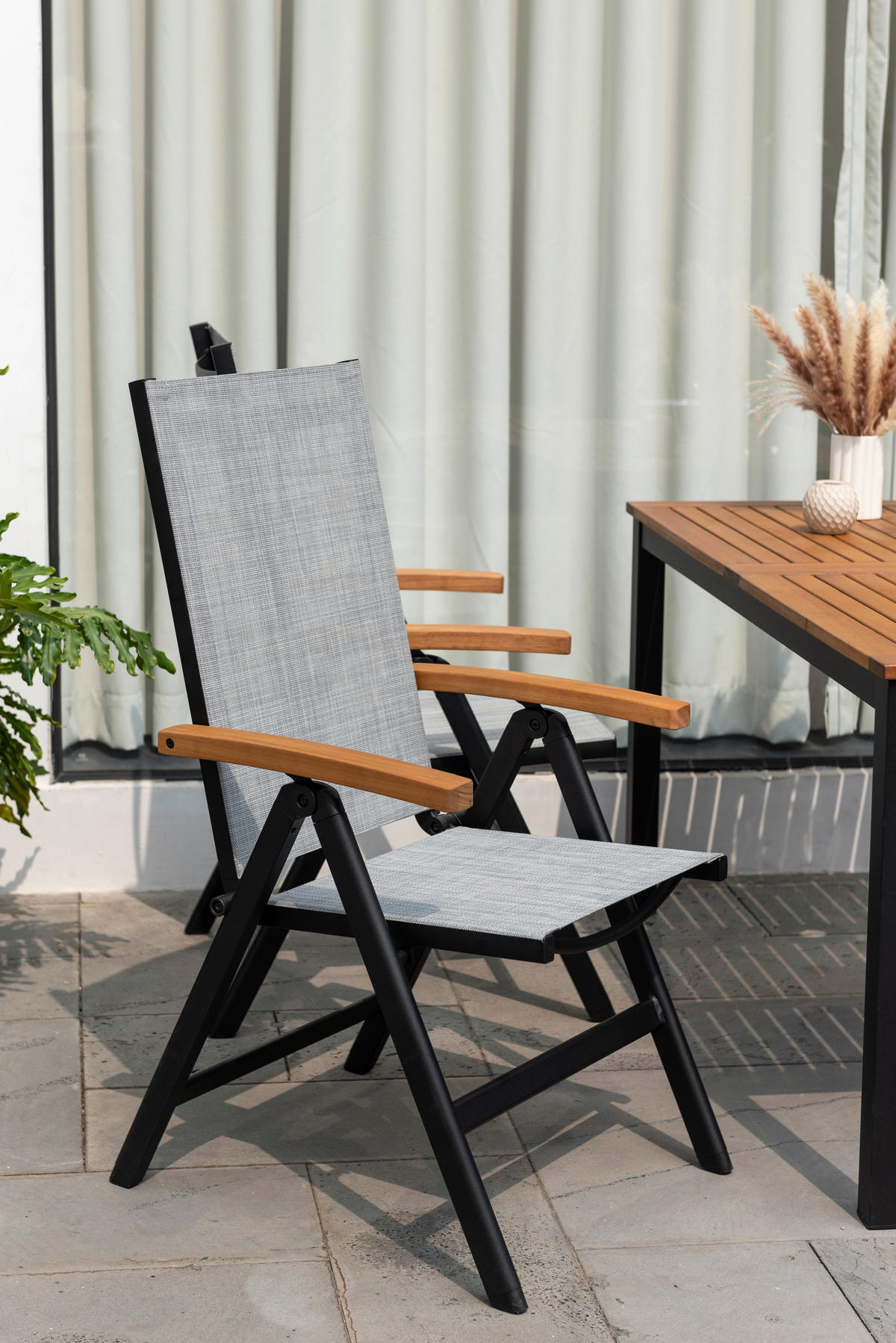 KLAPPSESSEL in Holz, Metall, Textil Schwarz, Greige, Eukalyptusholzfarben  - Greige/Eukalyptusholzfarben, KONVENTIONELL, Holz/Textil (65,3/105,9/56,4cm) - Ambia Garden