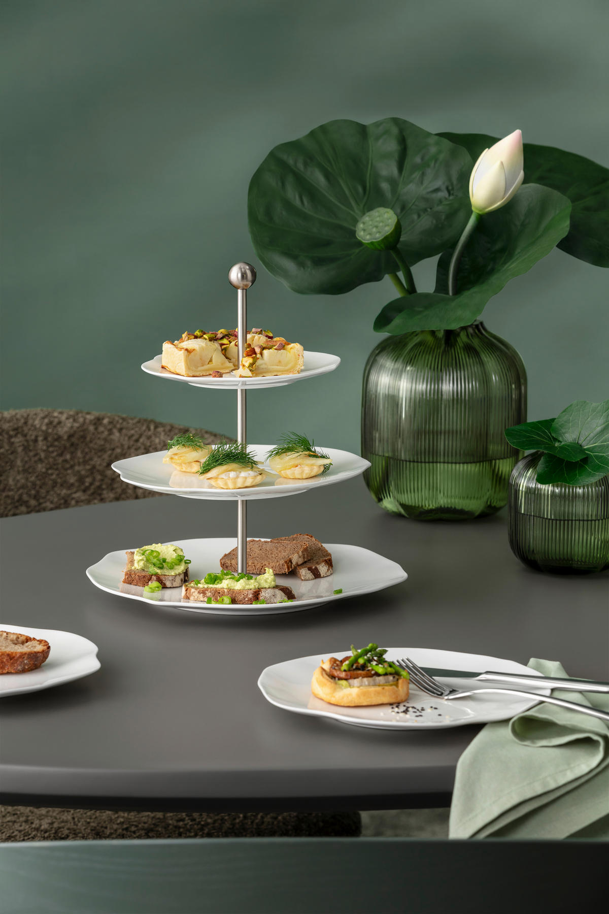 ETAGERE 3-stöckig - Weiss/Edelstahlfarben, Basics, Keramik/Metall (27,5/27cm) - Villeroy & Boch