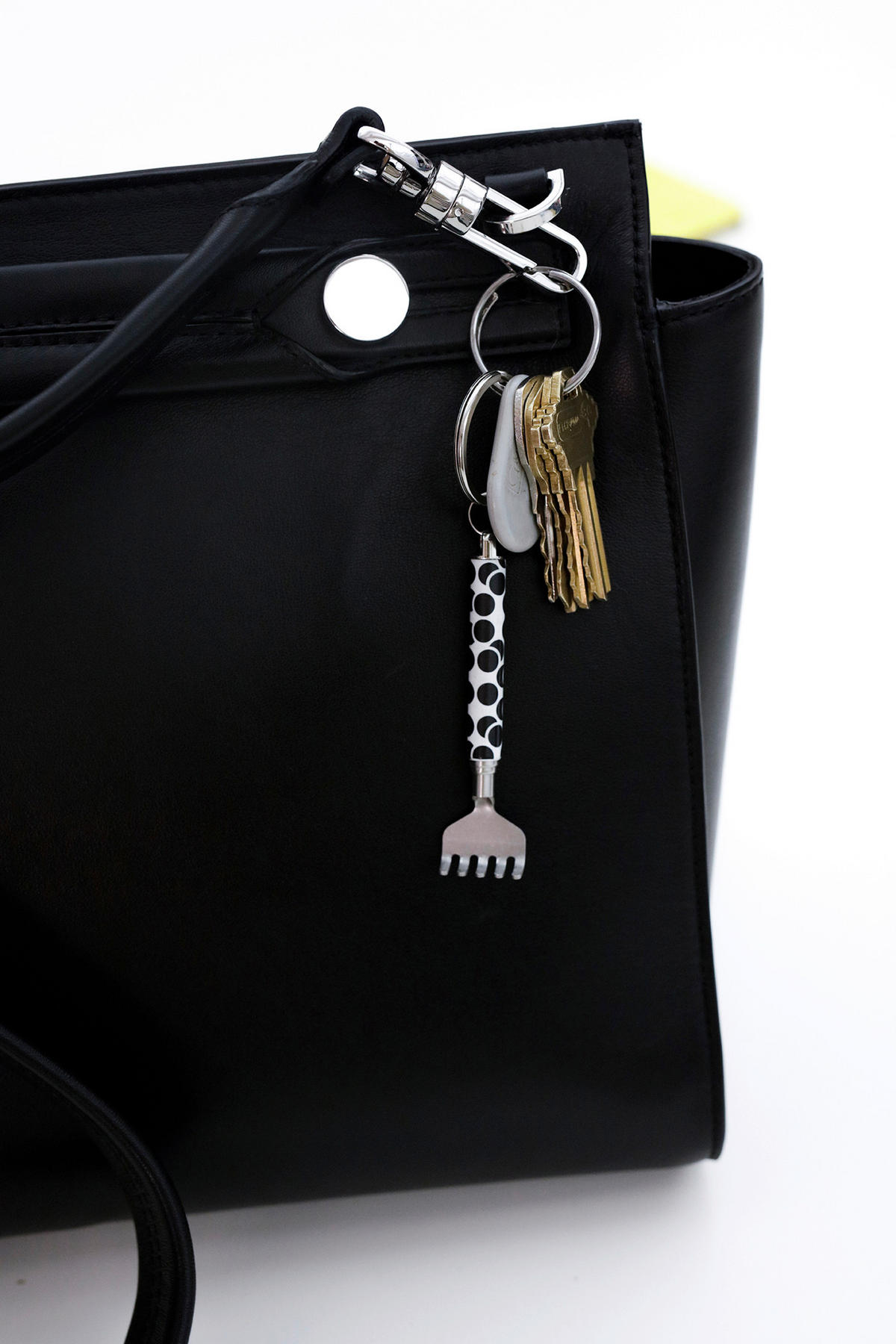 MASÁŽNA POMÔCKA - viacfarebná, Basics, kov (6,5/1,2/10,3cm) - Kikkerland