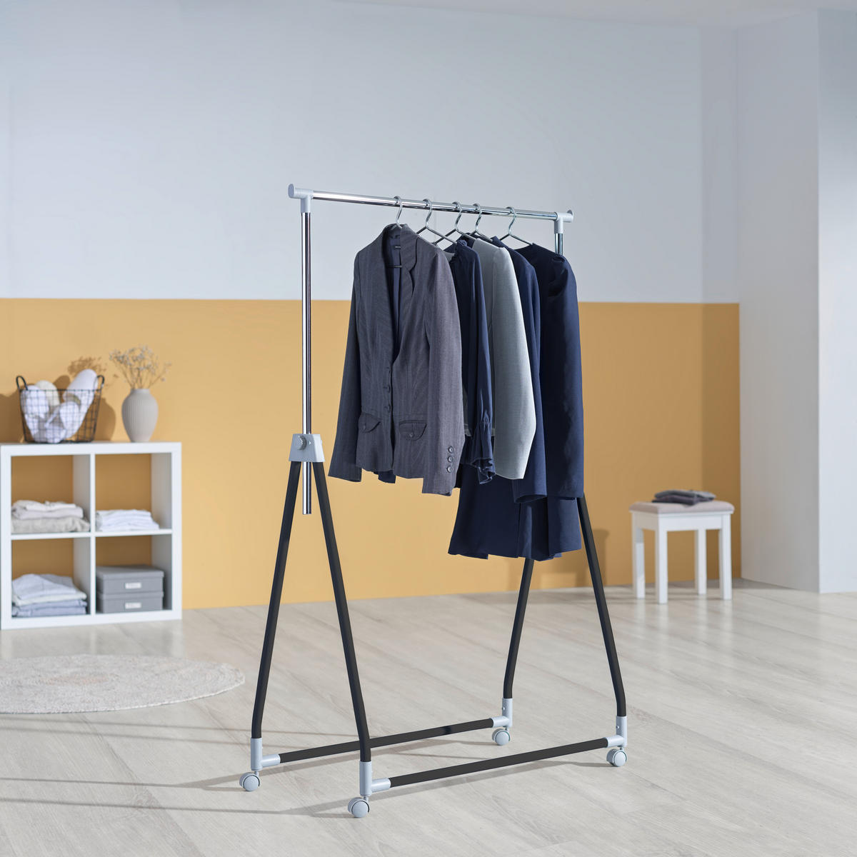 GURULÓS RUHAÁLLVÁNY fekete, krómszínű 92/99/167/48 cm   - krómszínű/fekete, Basics, műanyag/fém (92/99/167/48cm) - Boxxx