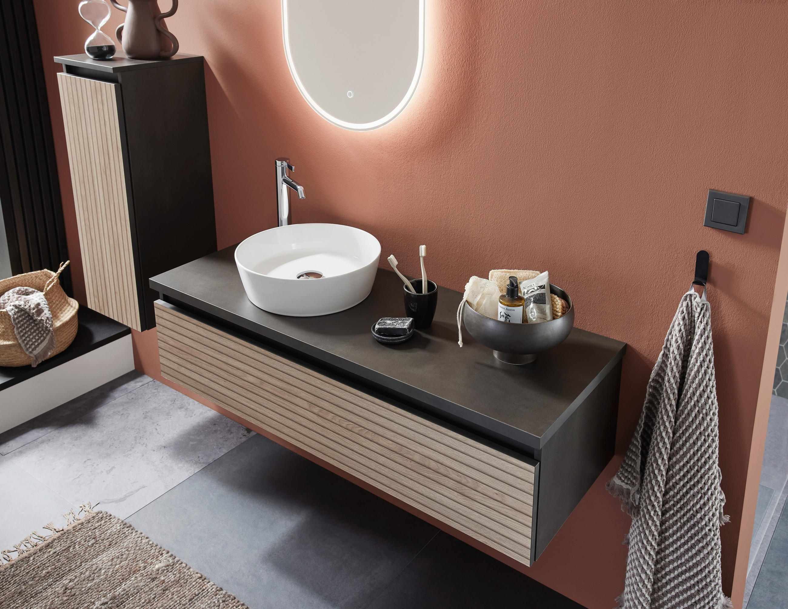 Thumbnail - Novel Midischrank Nv.075, Hellbraun, Dunkelgrau, Eiche, Glas, 1 Fächer, 30.2x84.6x30 cm, Goldenes M, Made in Germany, hä...