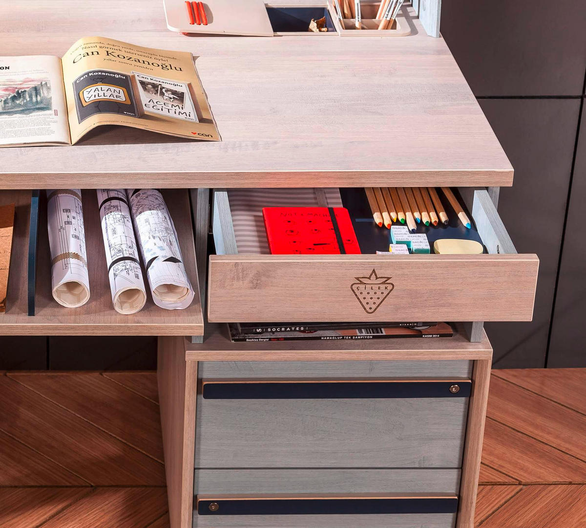 MASĂ DE BIROU PENTRU TINERET in material pe bază de lemn 141/76/64 cm  - albastru deschis/bej, Basics, material pe bază de lemn (141/76/64cm) - Cilek