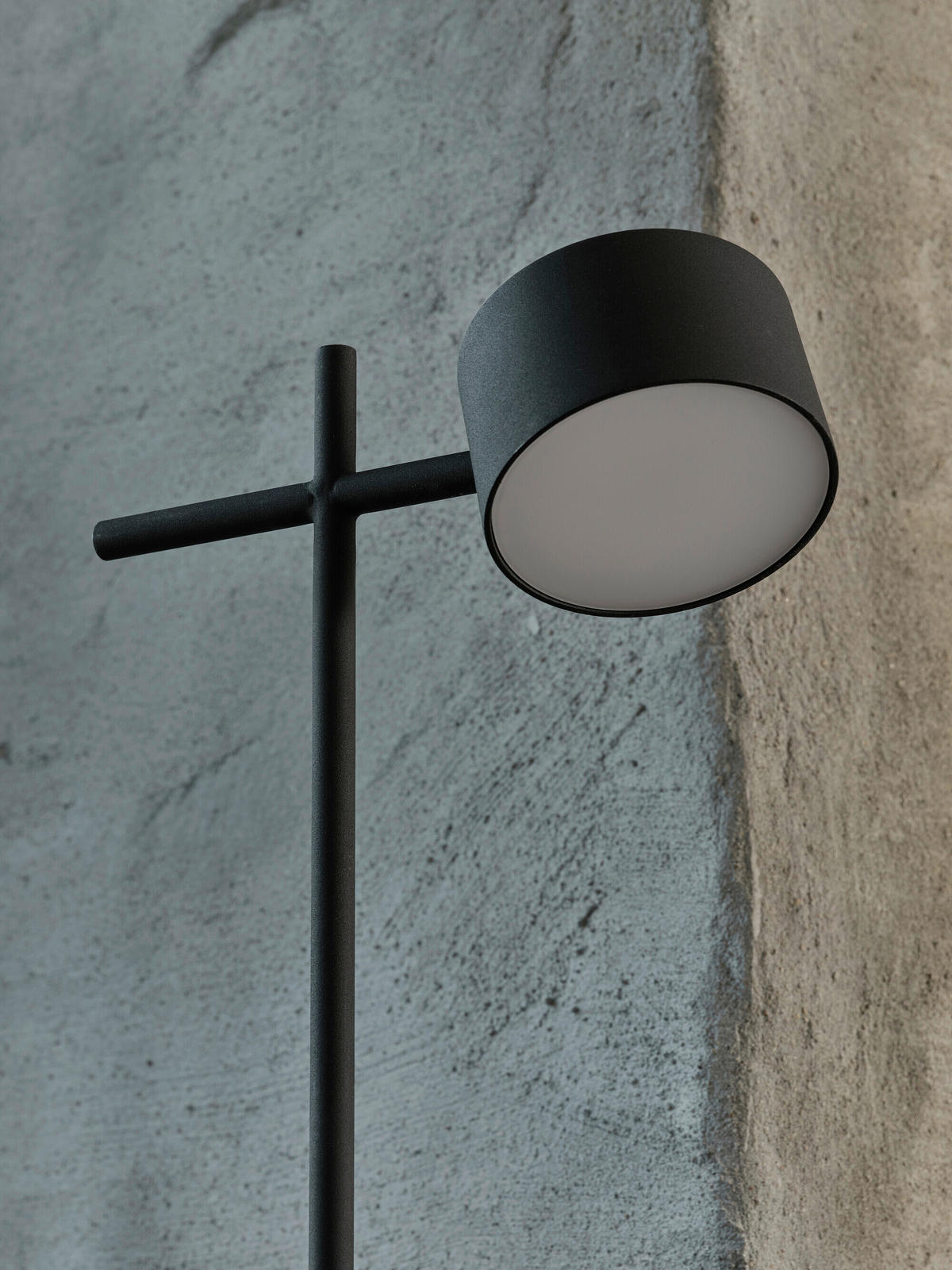 LED-STEHLEUCHTE 20/24,5/130,5 cm    - Schwarz, Basics, Kunststoff/Metall (20/24,5/130,5cm) - Osram