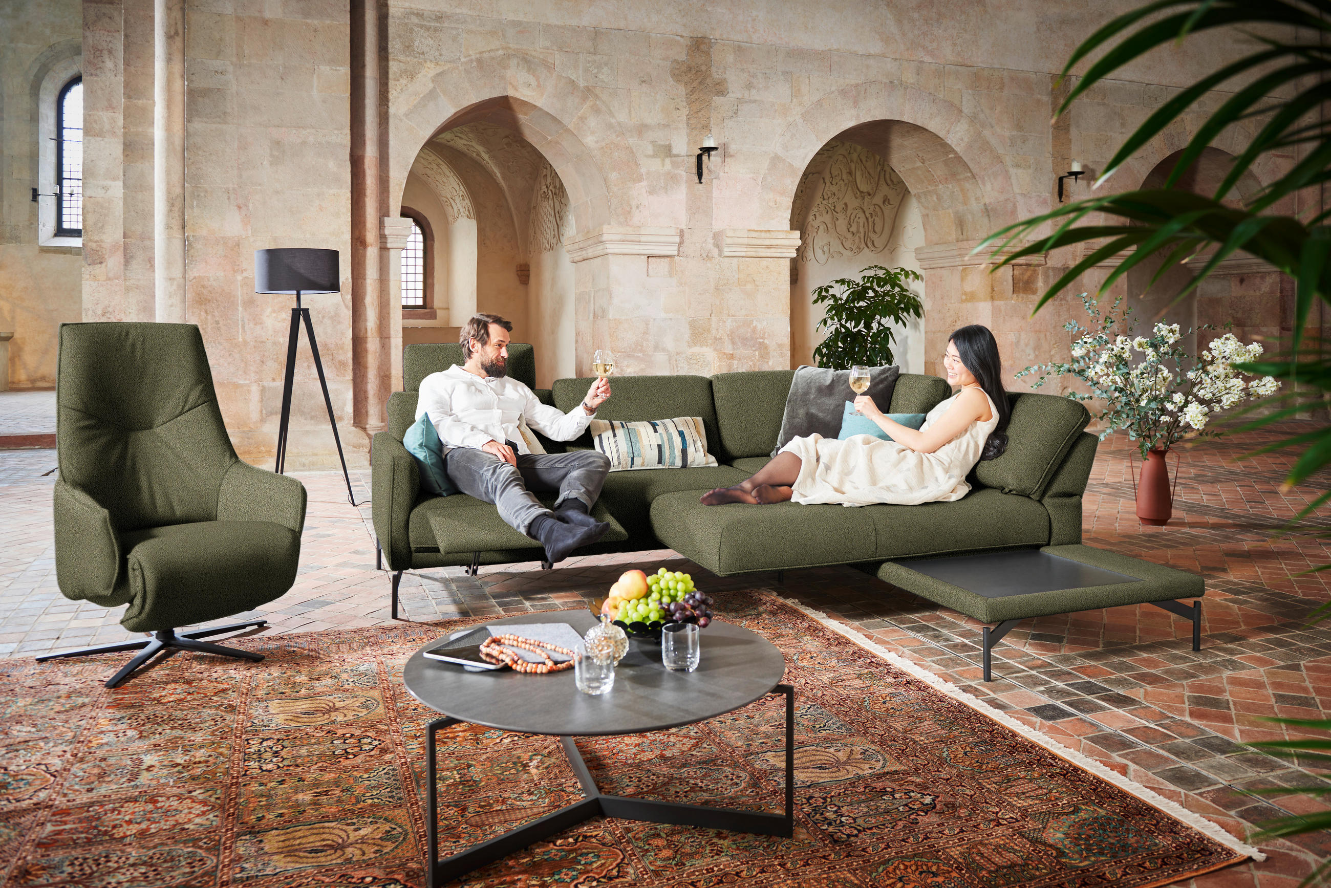 ECKSOFA in Flachgewebe, Struktur Olivgrün  - Anthrazit/Olivgrün, Design, Textil/Metall (254/230cm) - Johann Jakob