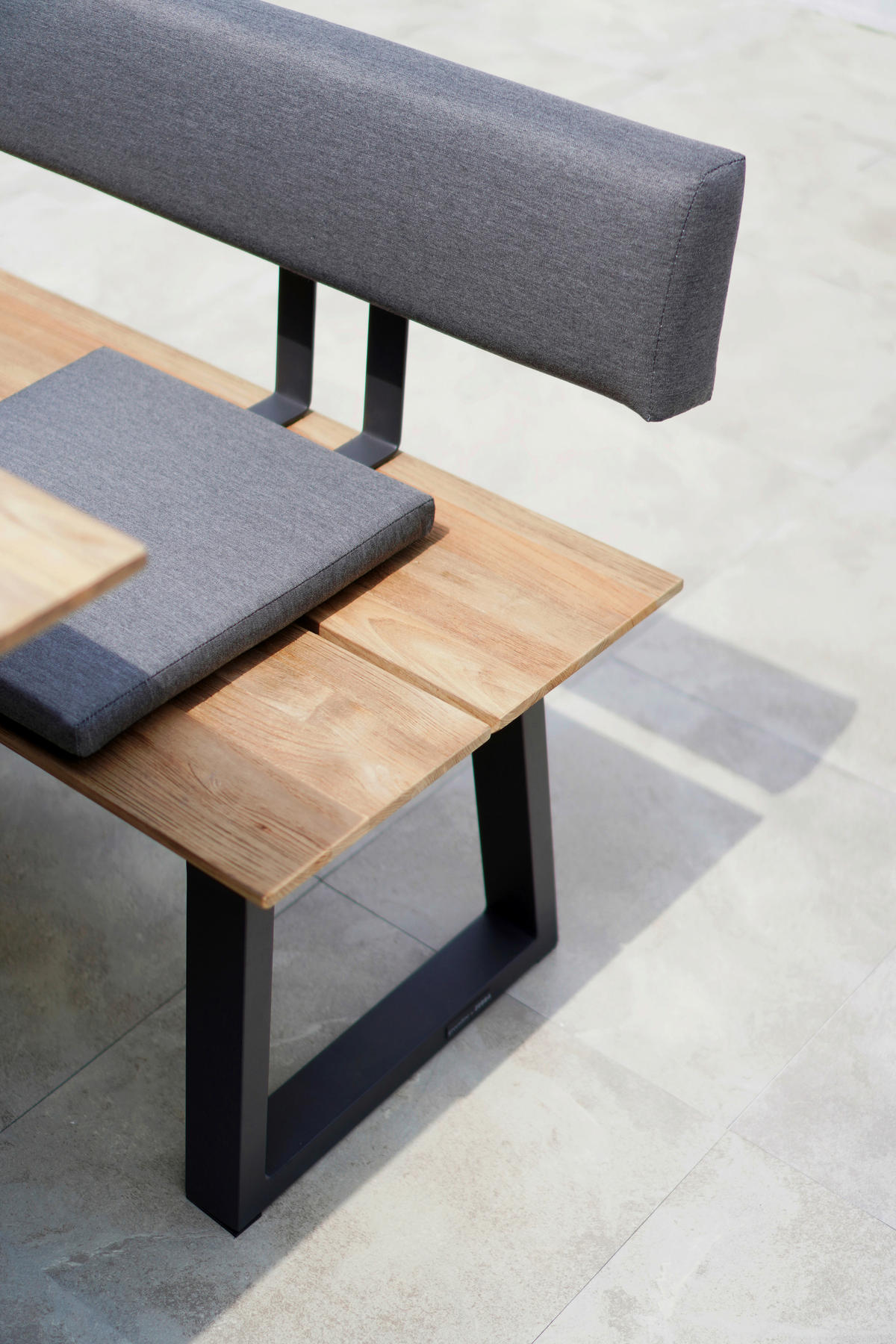 GARTENBANK in Anthrazit, Teakfarben  - Anthrazit/Teakfarben, Modern, Holz/Metall (220/43/46cm) - Zebra 