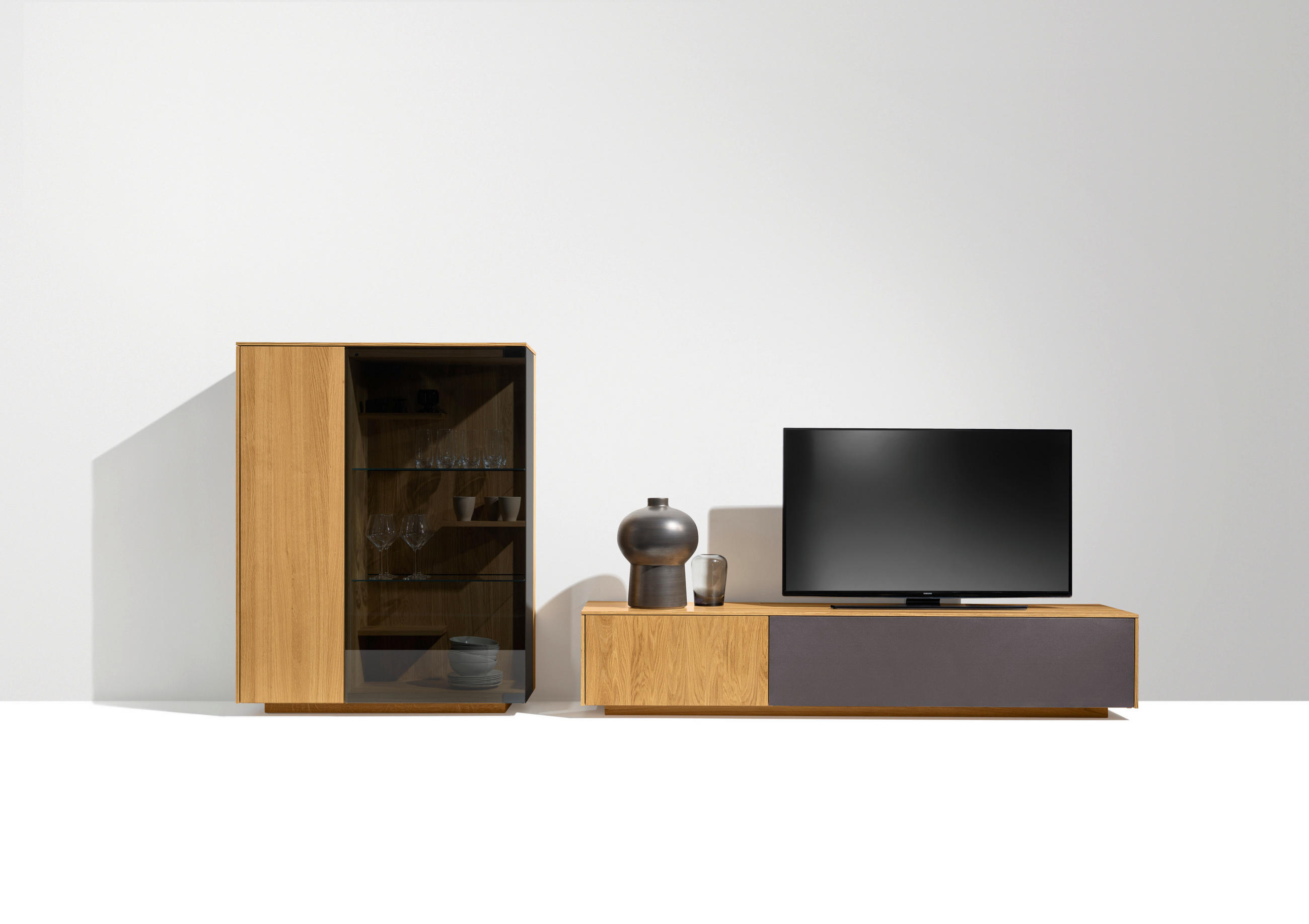 WOHNWAND  in Graphitfarben, Eichefarben  321,4/134,2/48,3 cm  - Eichefarben/Graphitfarben, Design, Glas/Holz (321,4/134,2/48,3cm) - Team 7