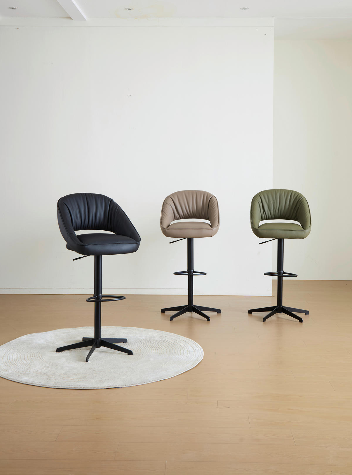 BARHOCKER Echtleder Schwarz Eisen Sitzfläche 360° drehbar, automatische Rückholfunktion  - Schwarz, Design, Leder/Metall (56/96-120/59cm) - Dieter Knoll