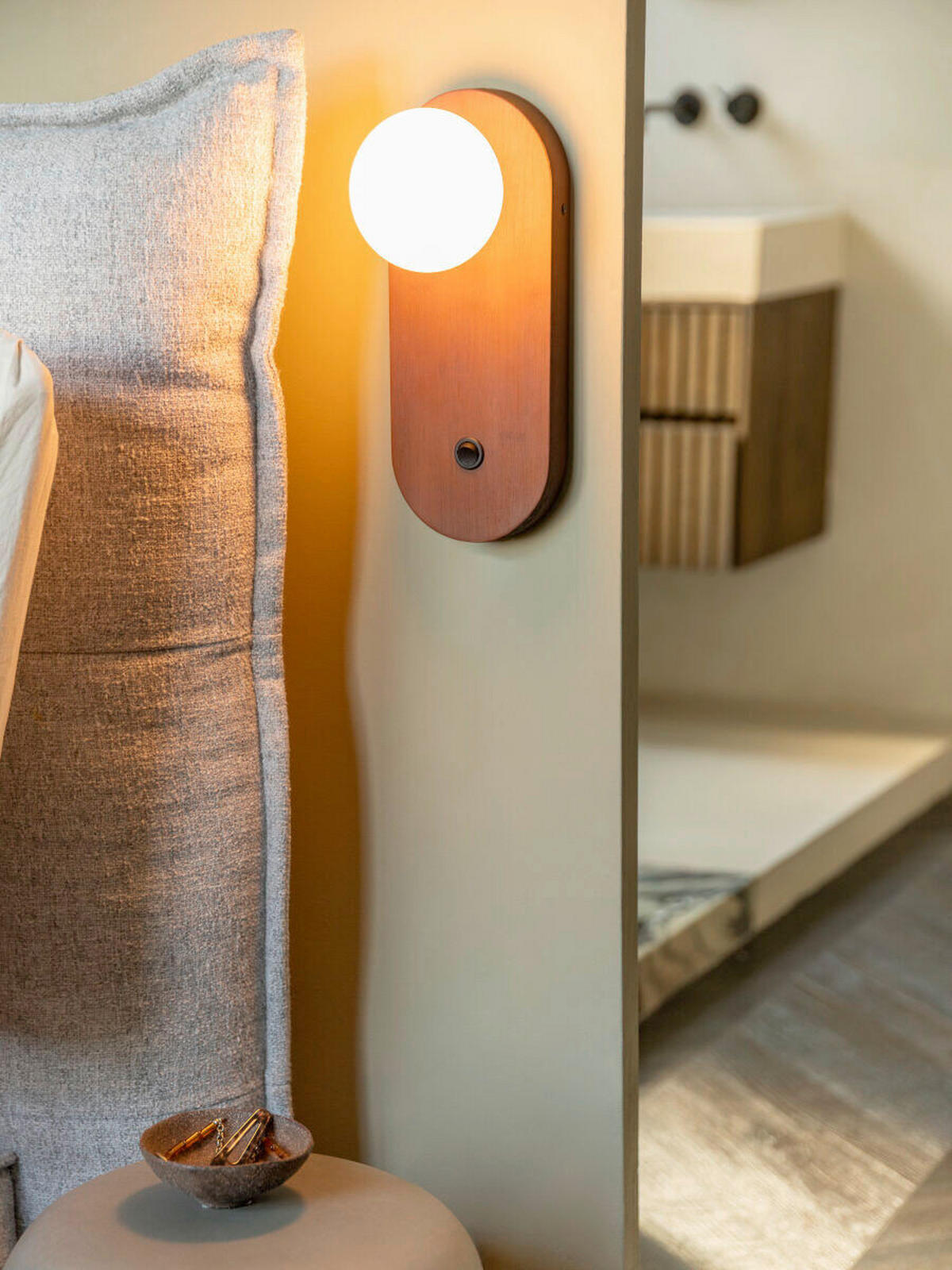 NÁSTĚNNÉ SVÍTIDLO, 12.5/12.5/30 cm - hnědá, Trend, dřevo/sklo (12.5/12.5/30cm) - Good & Mojo