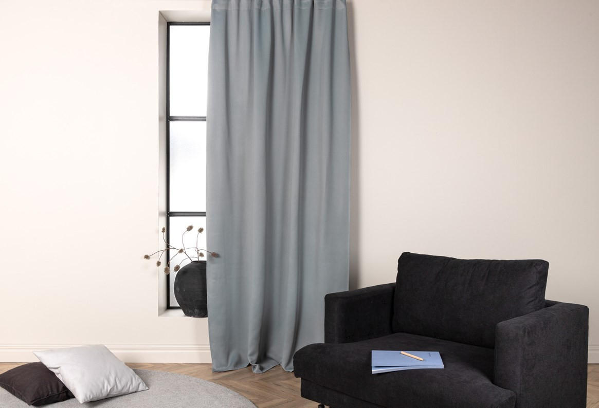 GARDINLÄNGD mörkläggning  - ljusgrå, Basics, textil (135/240cm)