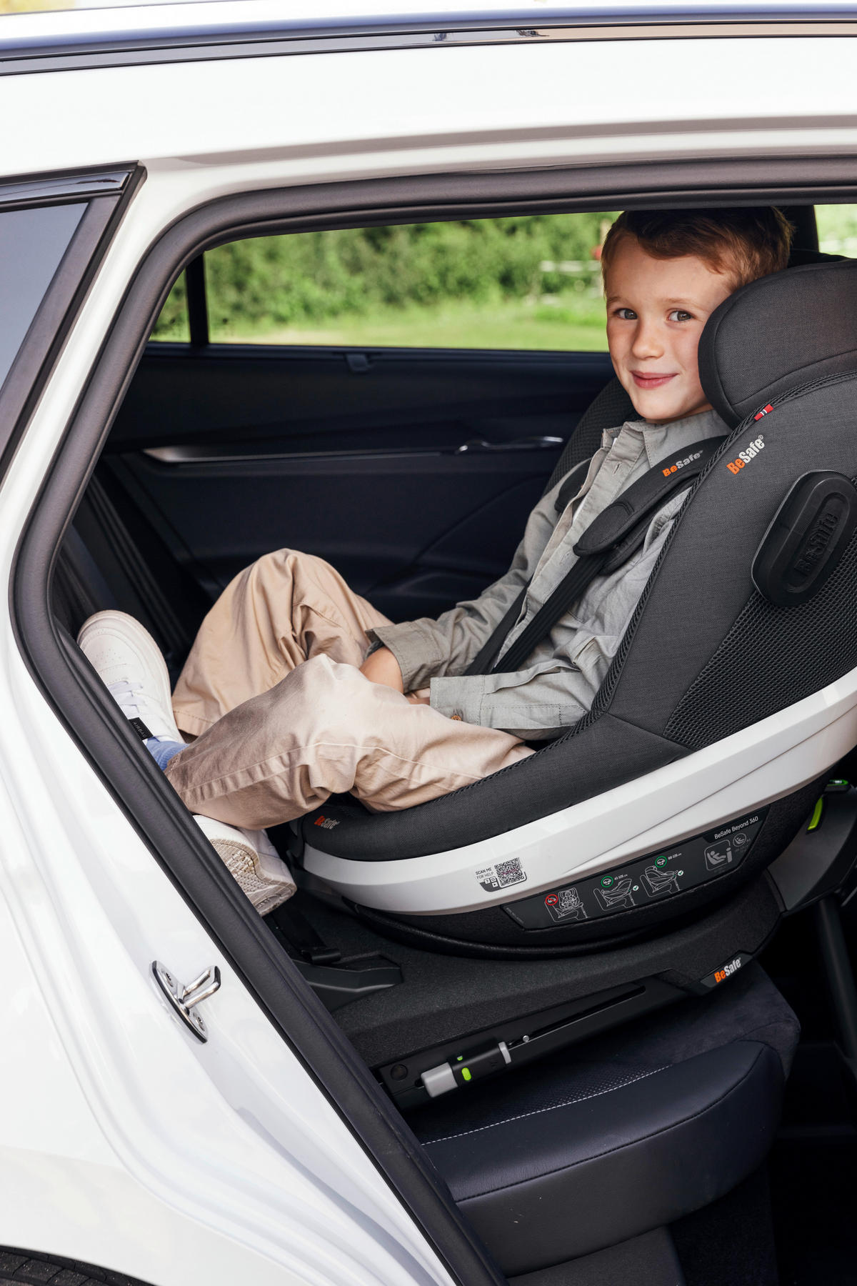 AUTO-SEDIŠTE ZA DECU  Beyond 360  - tamnosiva, Osnovno, tekstil (67/44cm) - Besafe