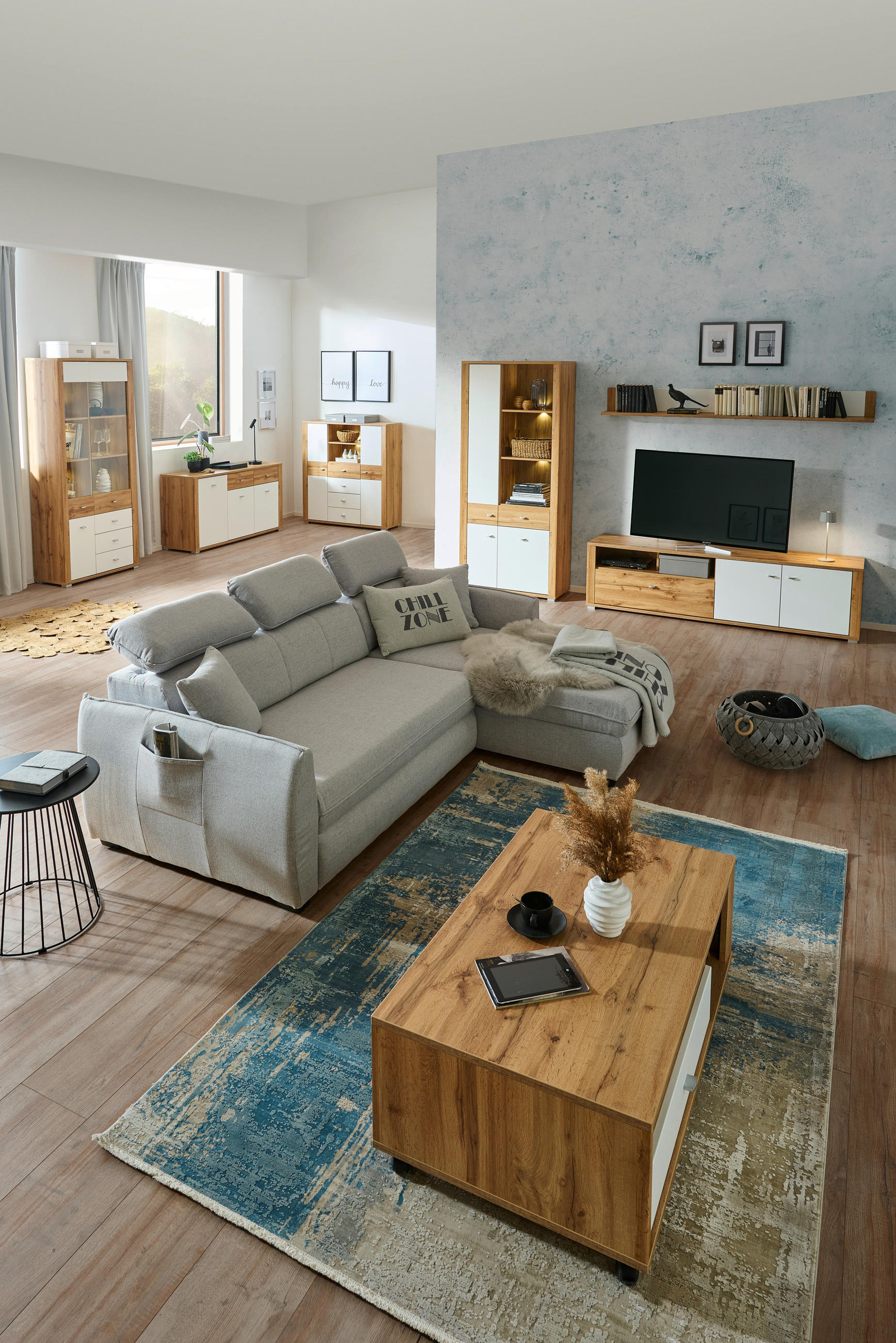 COMODĂ CU UȘI 148/78/45 cm