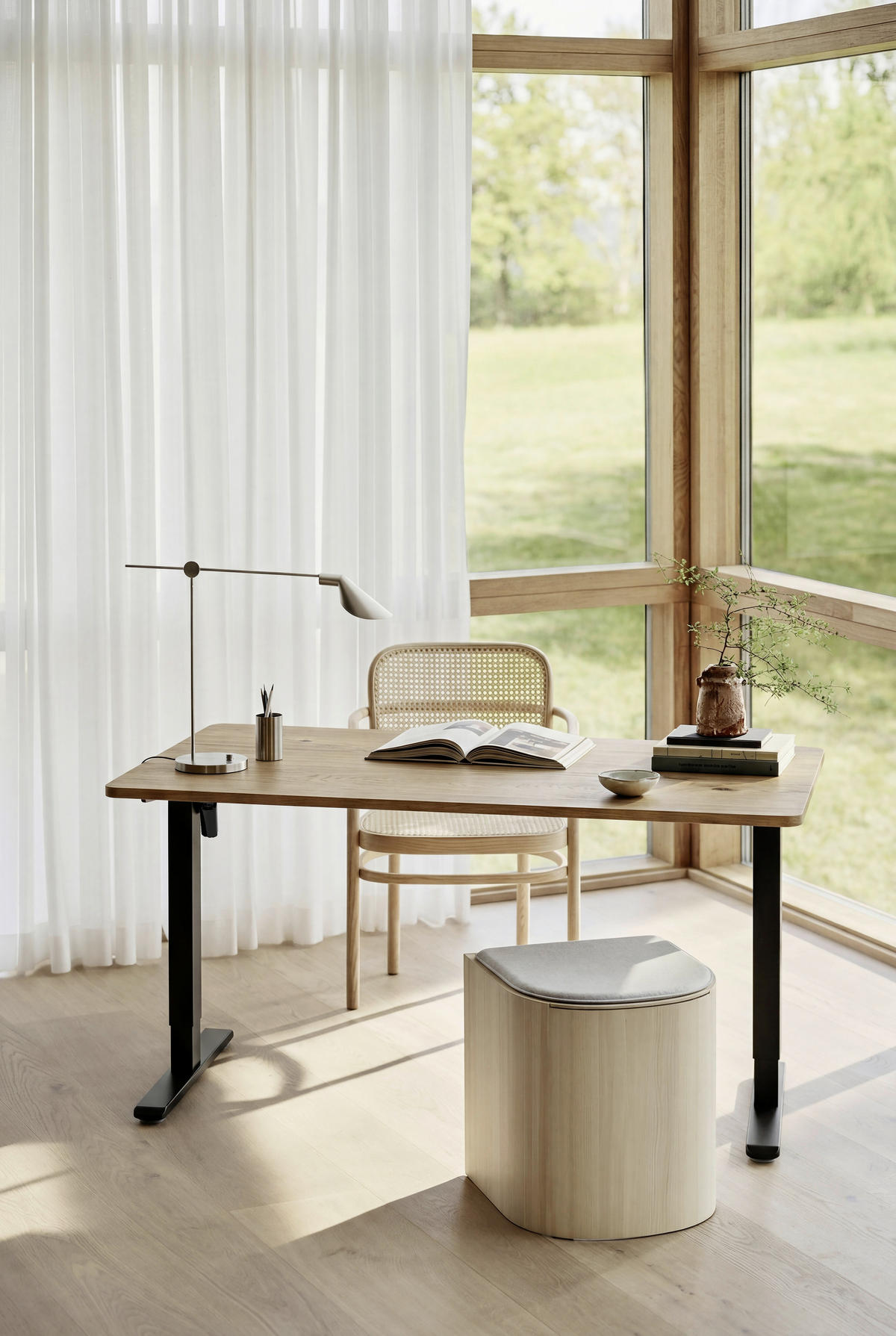 SCHREIBTISCH 120/60/70-115 cm Schwarz, Plankeneiche höhenverstellbar, Memoryschalter, Getränkehalter, Headsethalter elektrisch höhenverstellbar  - Plankeneiche/Schwarz, Modern, Holzwerkstoff/Kunststoff (120/60/70-115cm) - Livetastic