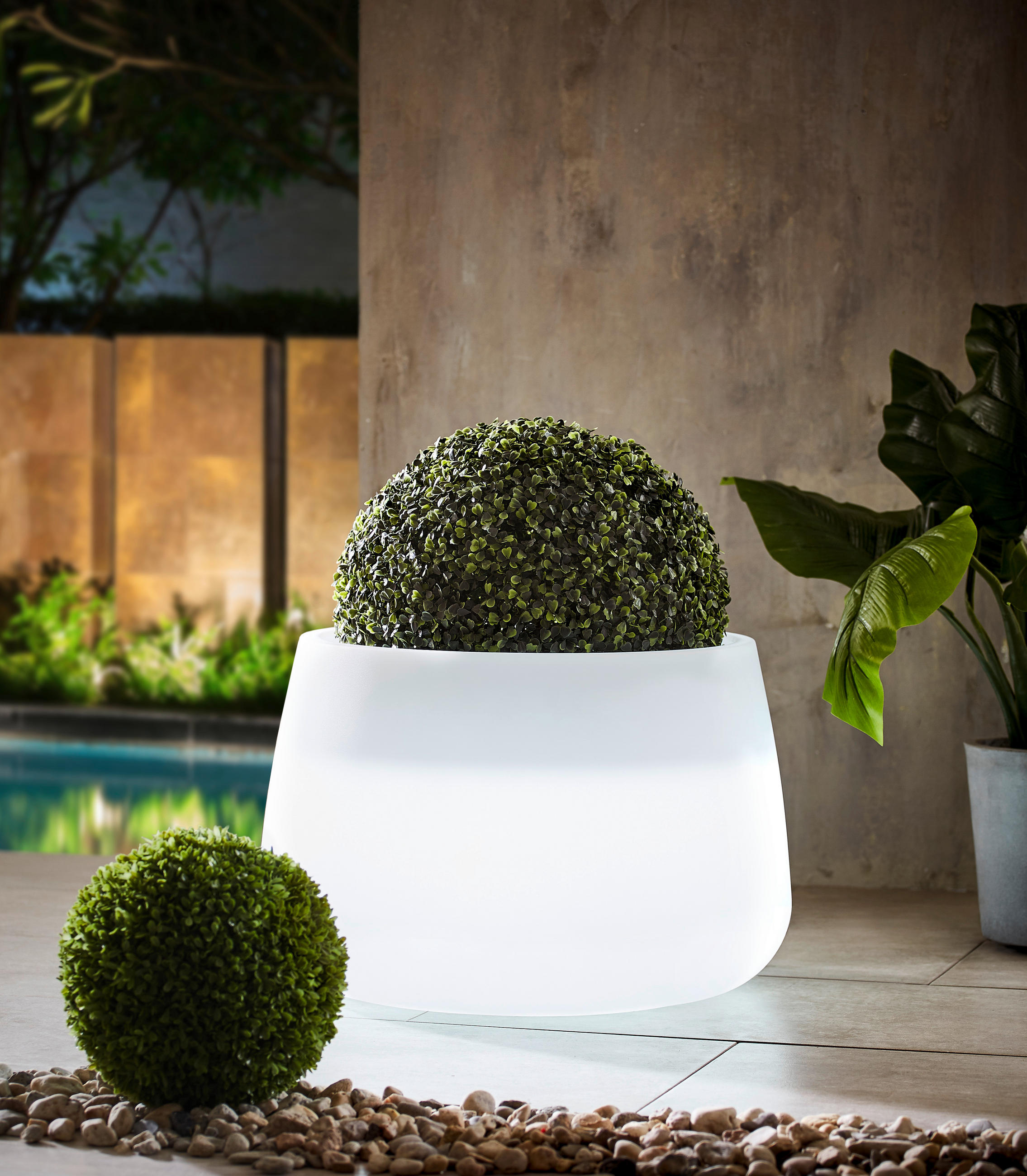 LED-Blumentopf Camelia 59/39 cm   - Weiß, Design (59/39cm) - New Garden