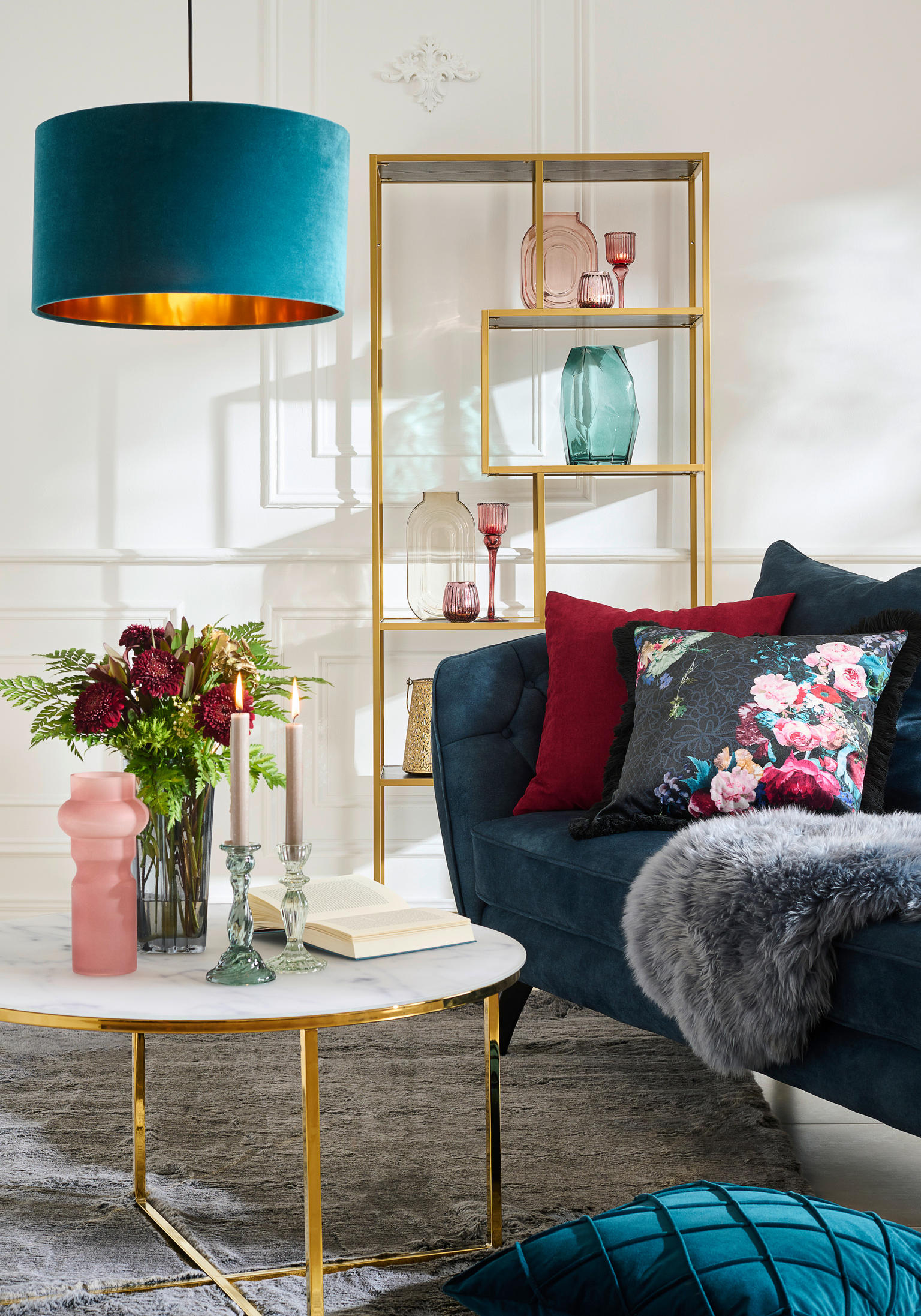 REGAL Schwarz, Goldfarben - Einrichtungsbeispiel