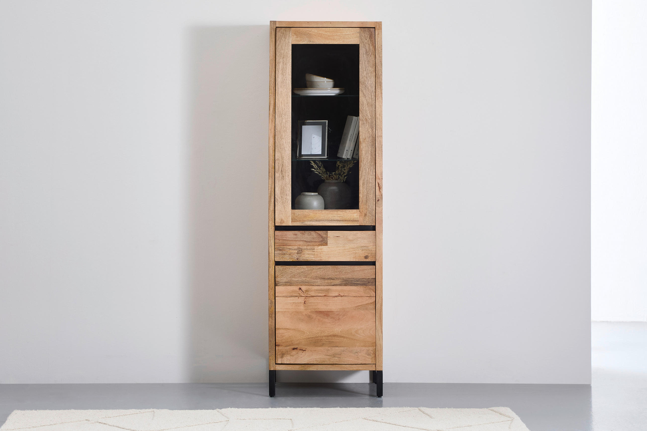 VITRINE in furniert, massiv Mangoholz   - Schwarz/Naturfarben, KONVENTIONELL, Glas/Holz (56/184/42cm) - Livetastic