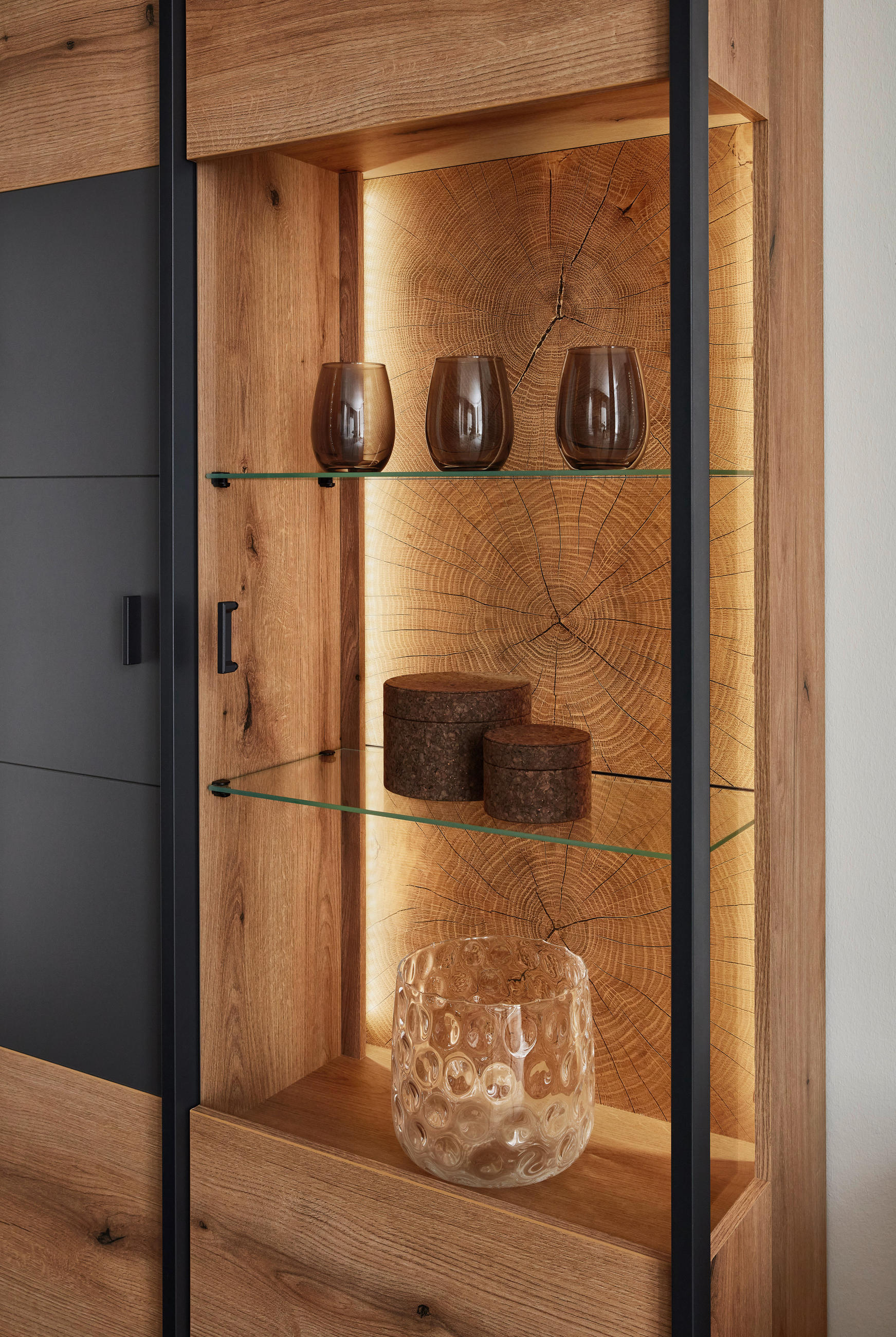 Thumbnail - Xora Vitrine, Schwarz, Eiche, Dunkelgrau, Glas, Holzwerkstoff, 9 Fächer, 97x209x38 cm, Beimöbel erhältlich, stehend, Woh...