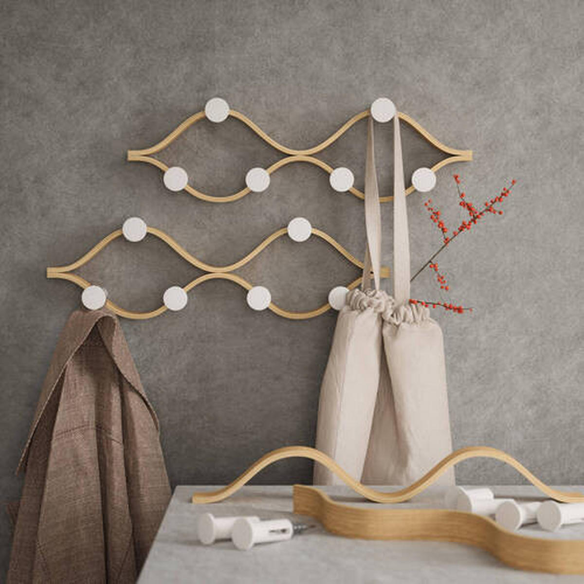 STENSKI OBEŠALNIK - bela/barve bukve, Konvencionalno, umetna masa/les (43/13/6cm) - Umbra