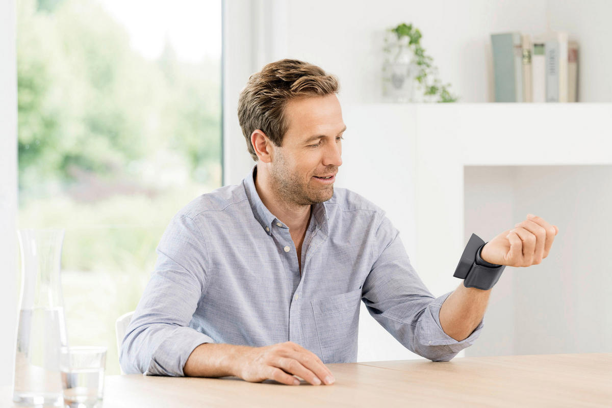 BLUTDRUCKMESSGERÄT  - Grau, Basics (10.7/10.2/10cm) - Beurer