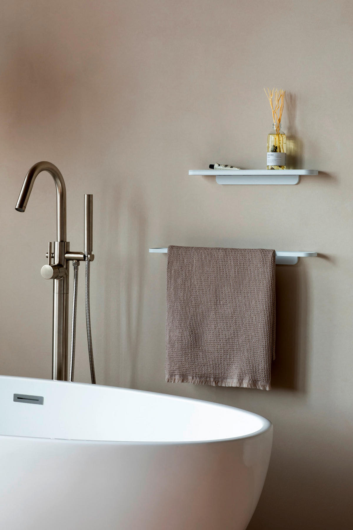 ŠIPKA ZA RUČNIK  bijela  MINDSET  - bijela, Basics, metal (56/4.1/8.6cm) - Brabantia