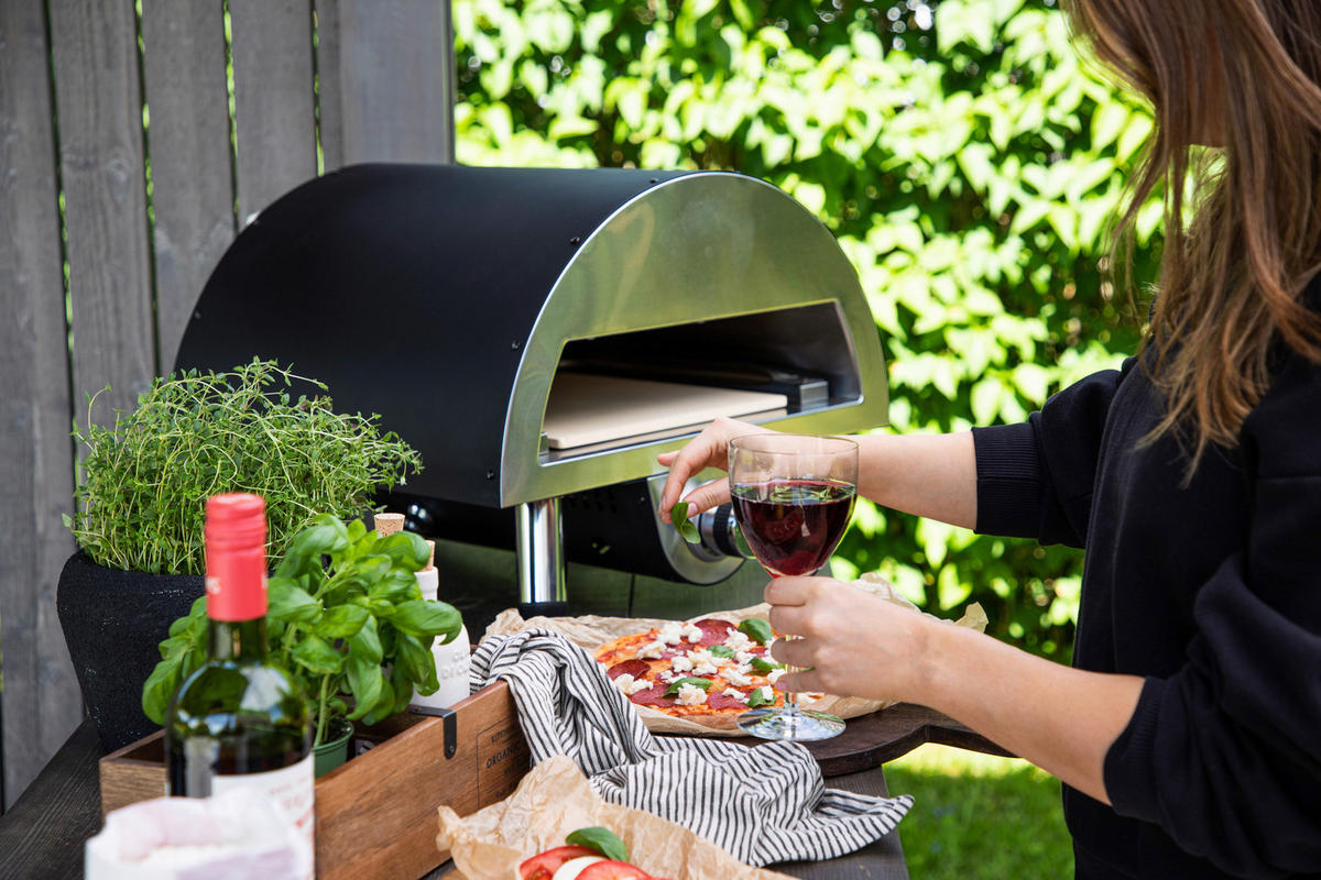 PIZZAOFEN  - Schwarz, KONVENTIONELL, Metall (52/39/49cm) - Gardenson