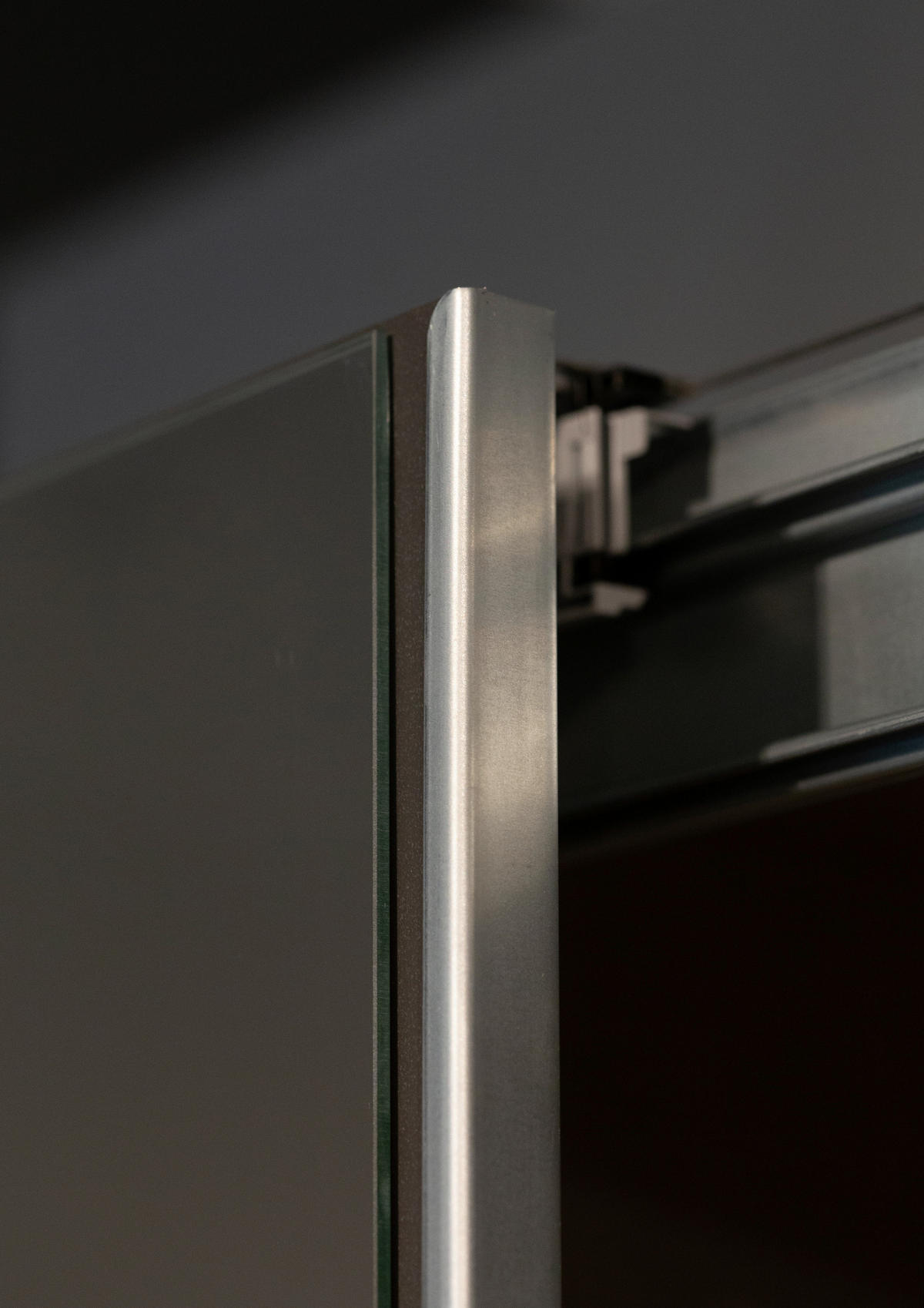 SCHWEBETÜRENSCHRANK in Dunkelgrau  - Dunkelgrau/Alufarben, Modern, Holzwerkstoff/Metall (226/211/62cm) - Rauch Möbel