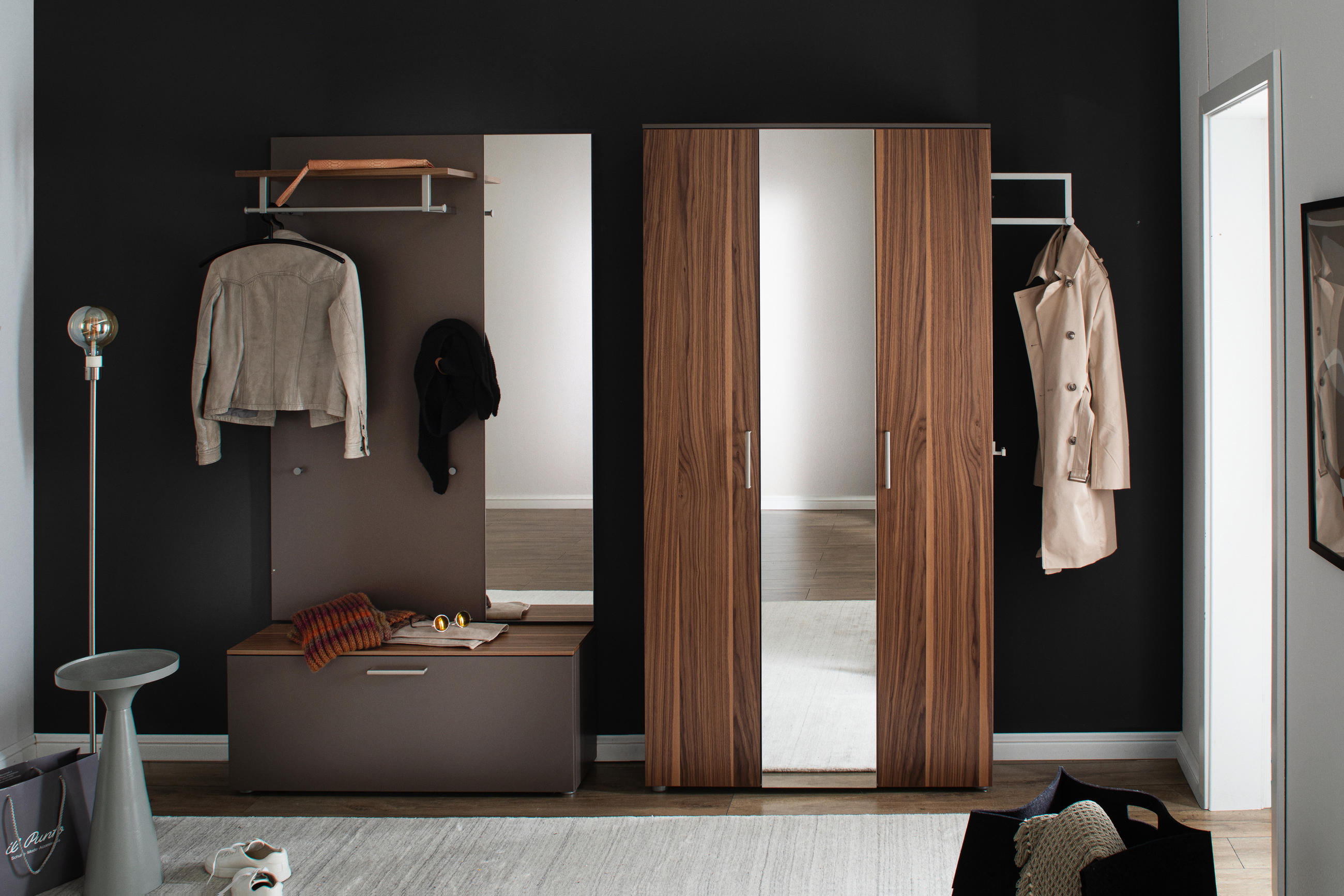 GARDEROBE  in 240/198/29 cm  - Graubraun/Nussbaumfarben, Design, Holzwerkstoff (240/198/29cm) - Moderano