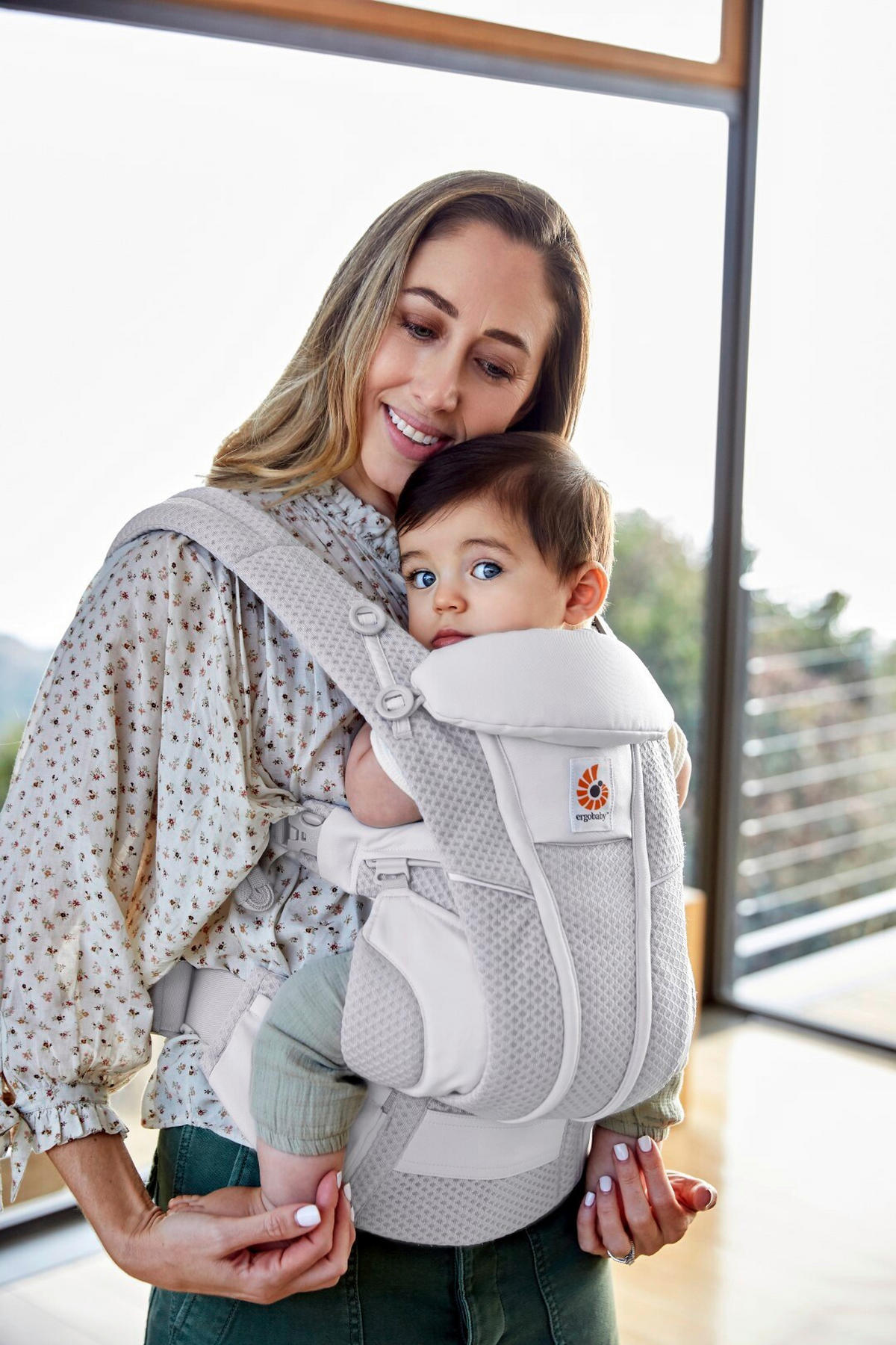 KENGUR NOSILJKA  Omni Breeze  - svetlosiva, Osnovno, tekstil (0,7kg) - Ergo Baby