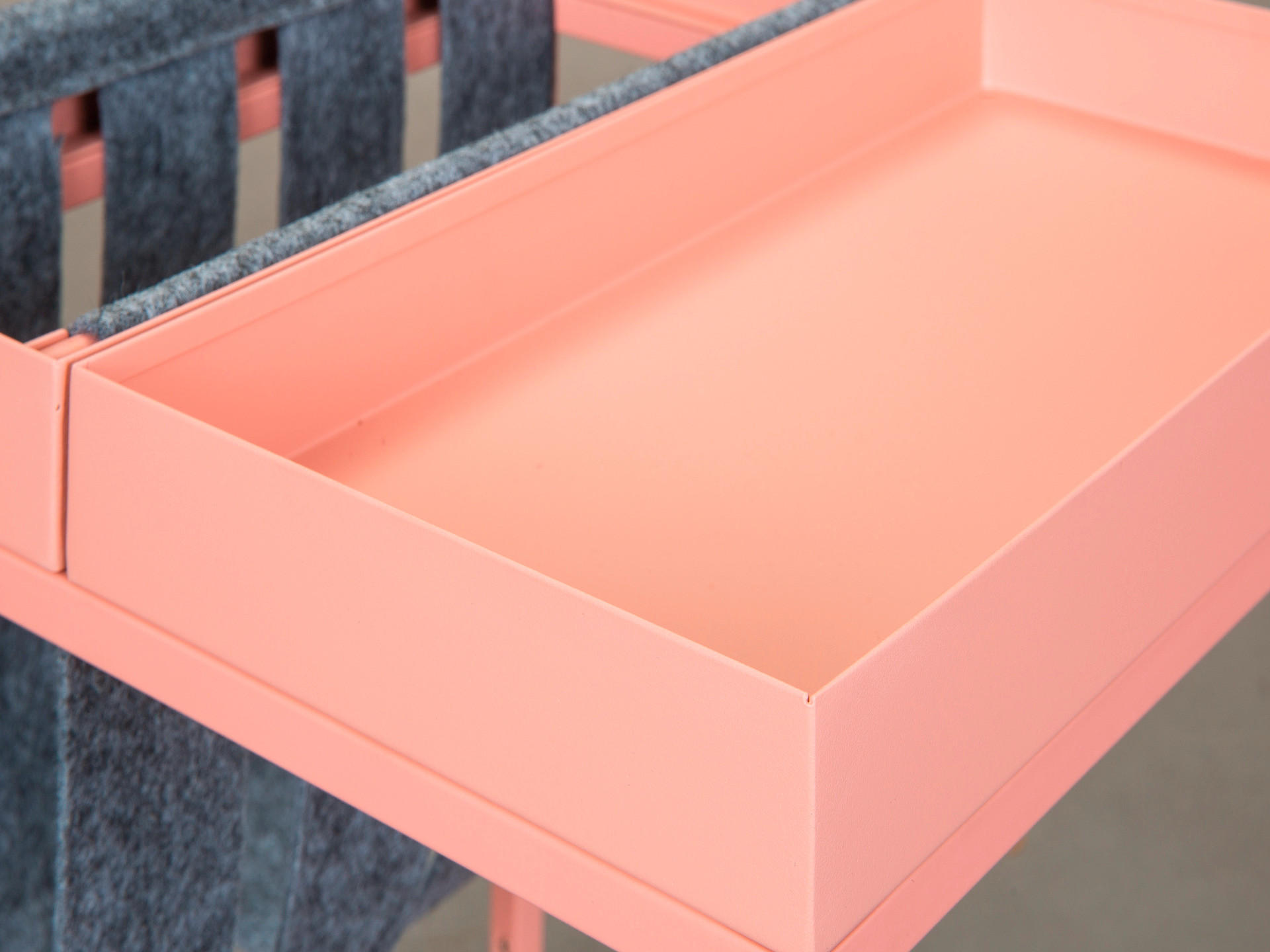 Thumbnail - Zeitungsständer Club NY rosé Metall B/H/T: ca. 35x40x35 cm