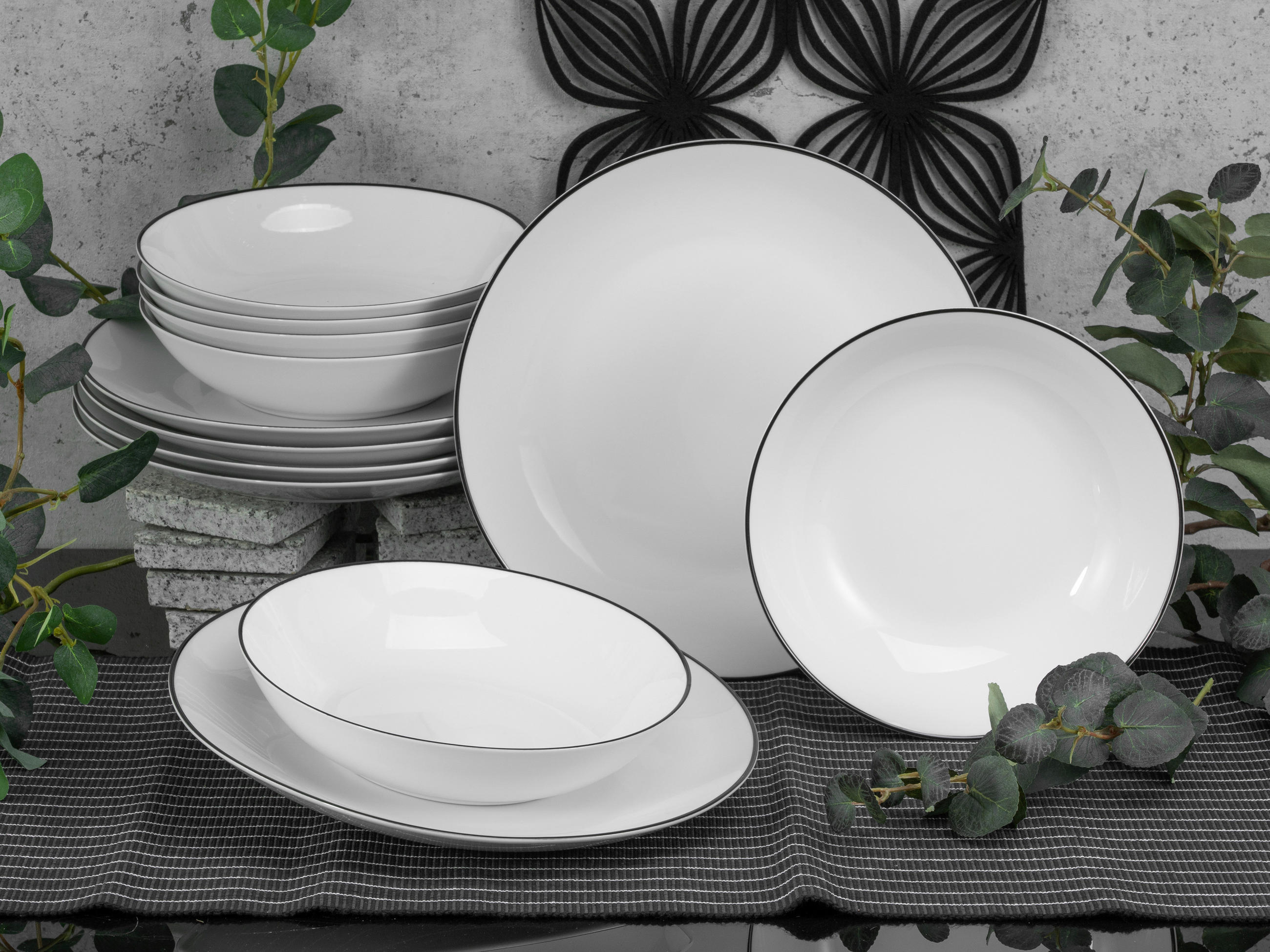 Thumbnail - CreaTable Tafelservice Luna Black Line weiß Porzellan 12 tlg.